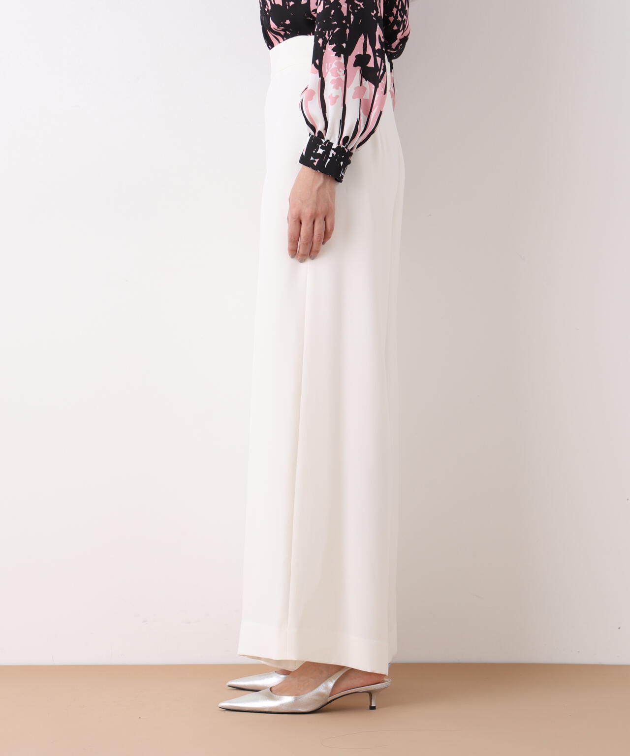 サテンフレアーパンツ