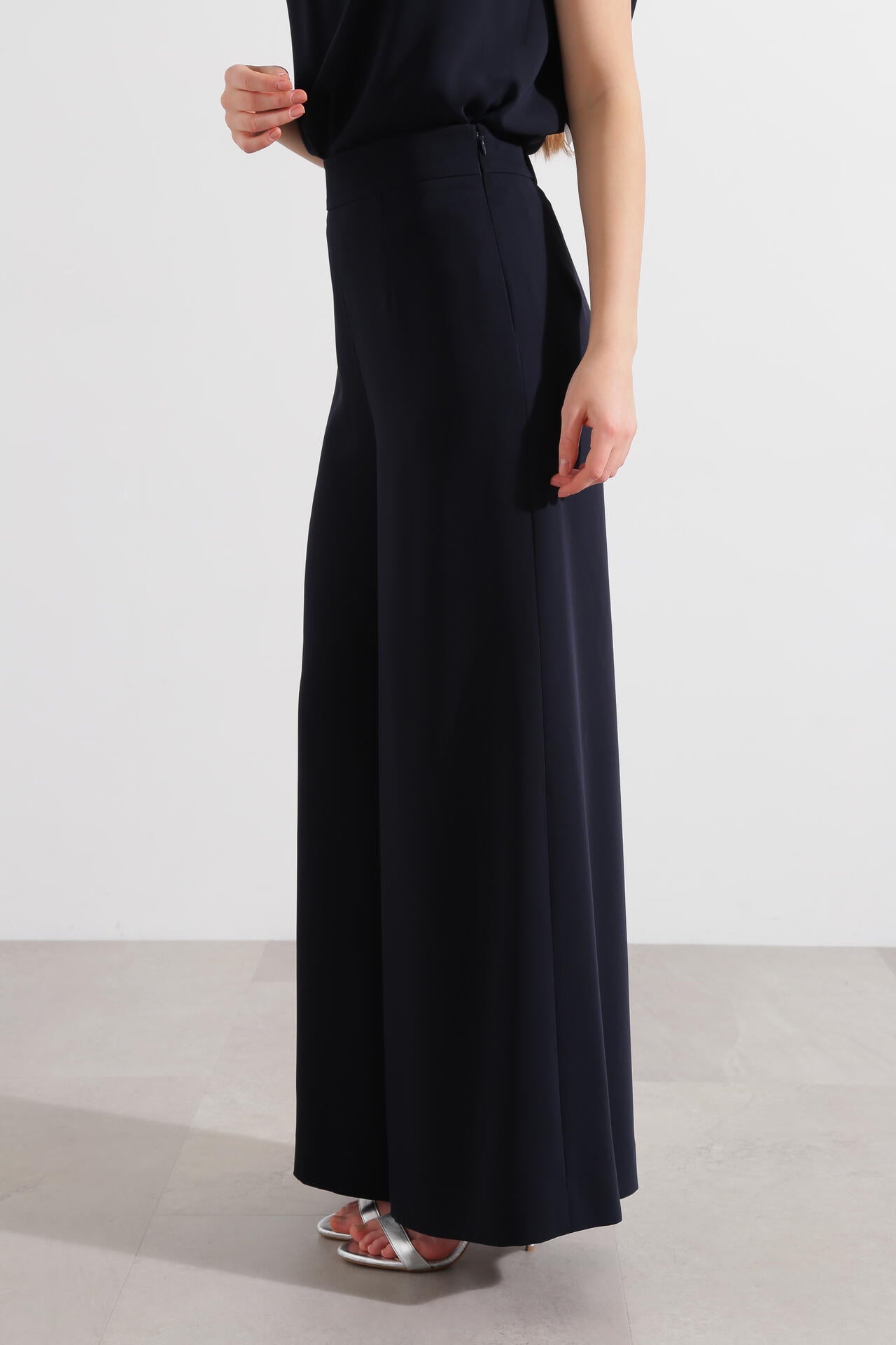 11b17af9-476b-5bef-ae23-1972f9838637_Image