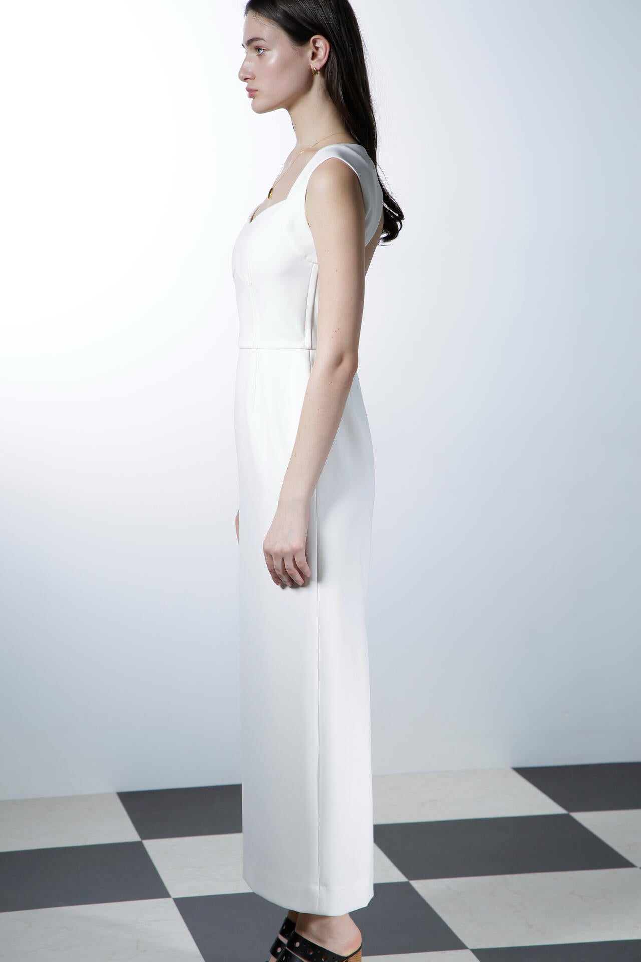 バックコンシャスドレス_