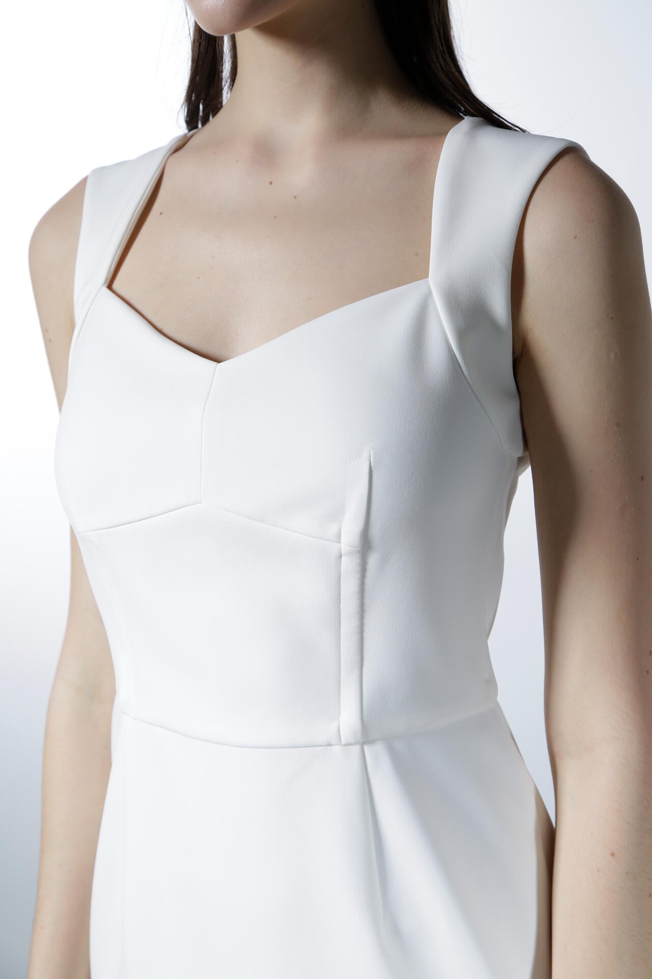 バックコンシャスドレス_