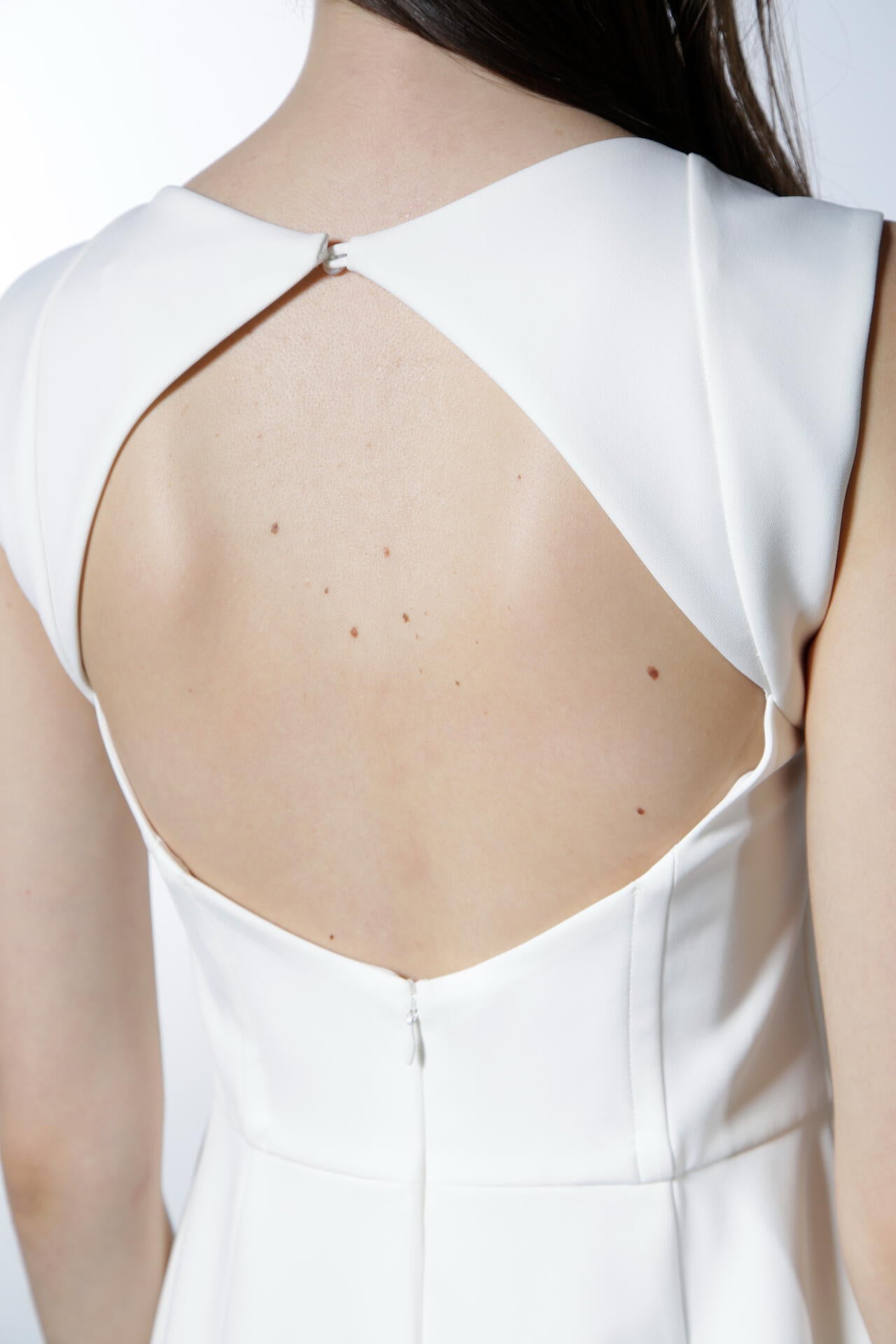 バックコンシャスドレス_