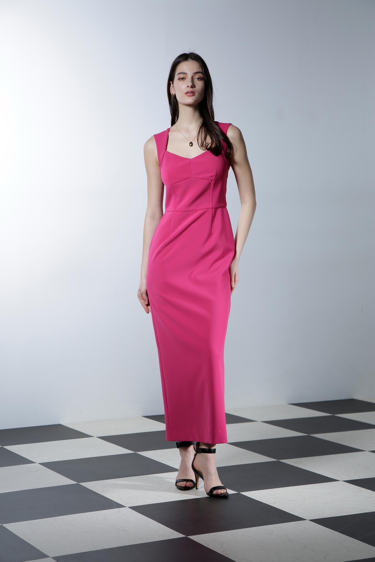 バックコンシャスドレス_