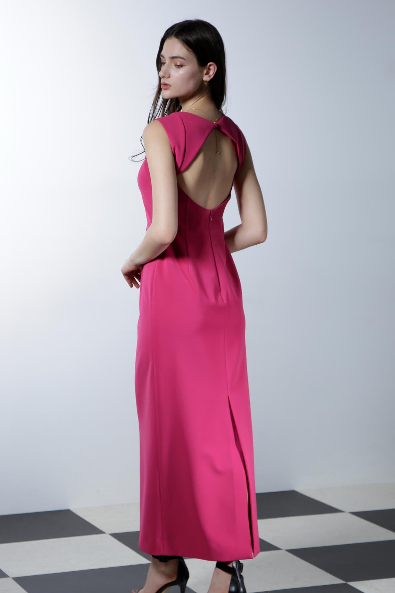 バックコンシャスドレス_