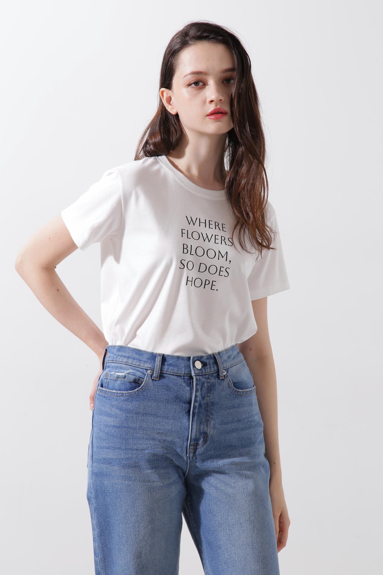 Where flowers bloom Tシャツ