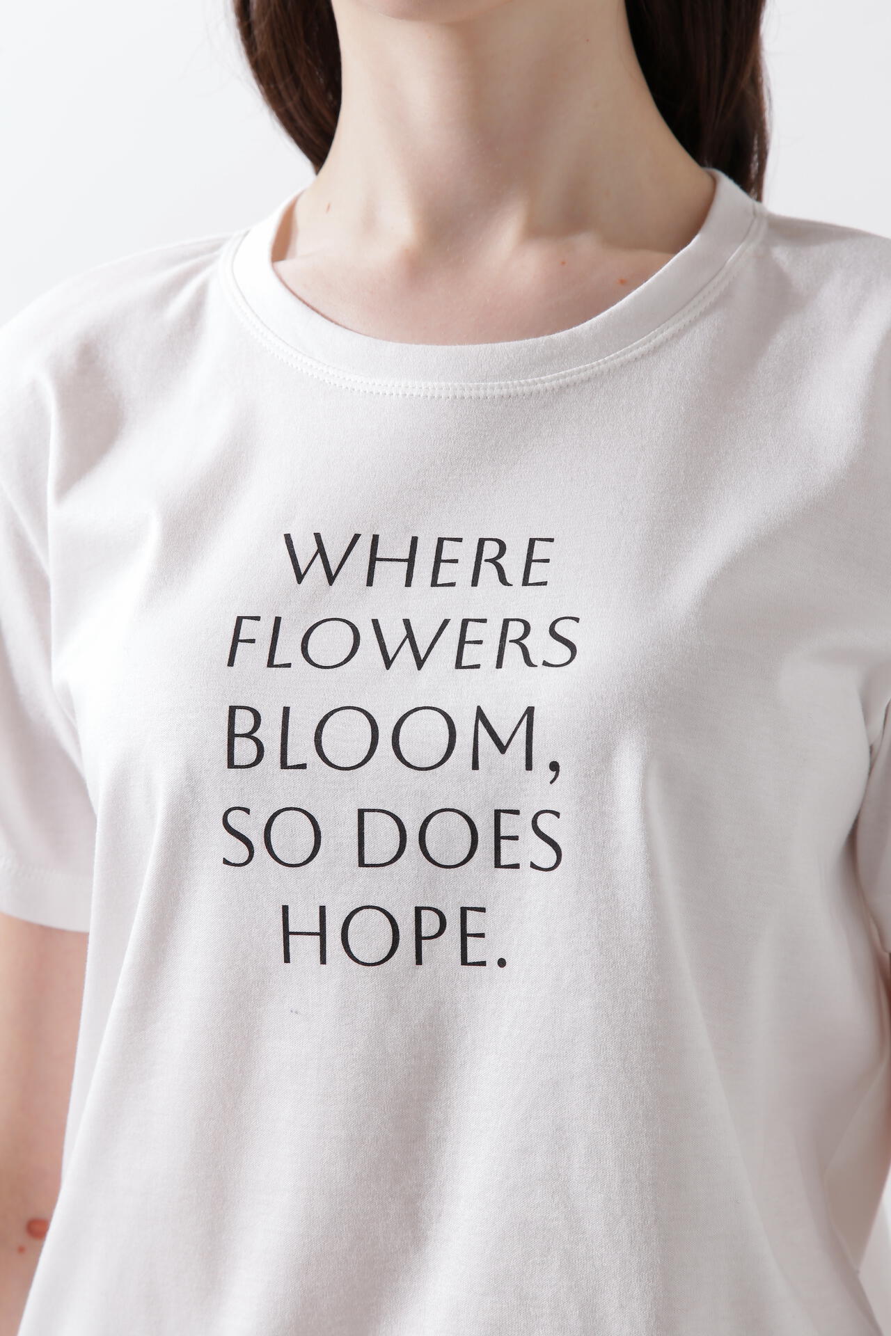 Where flowers bloom Tシャツ