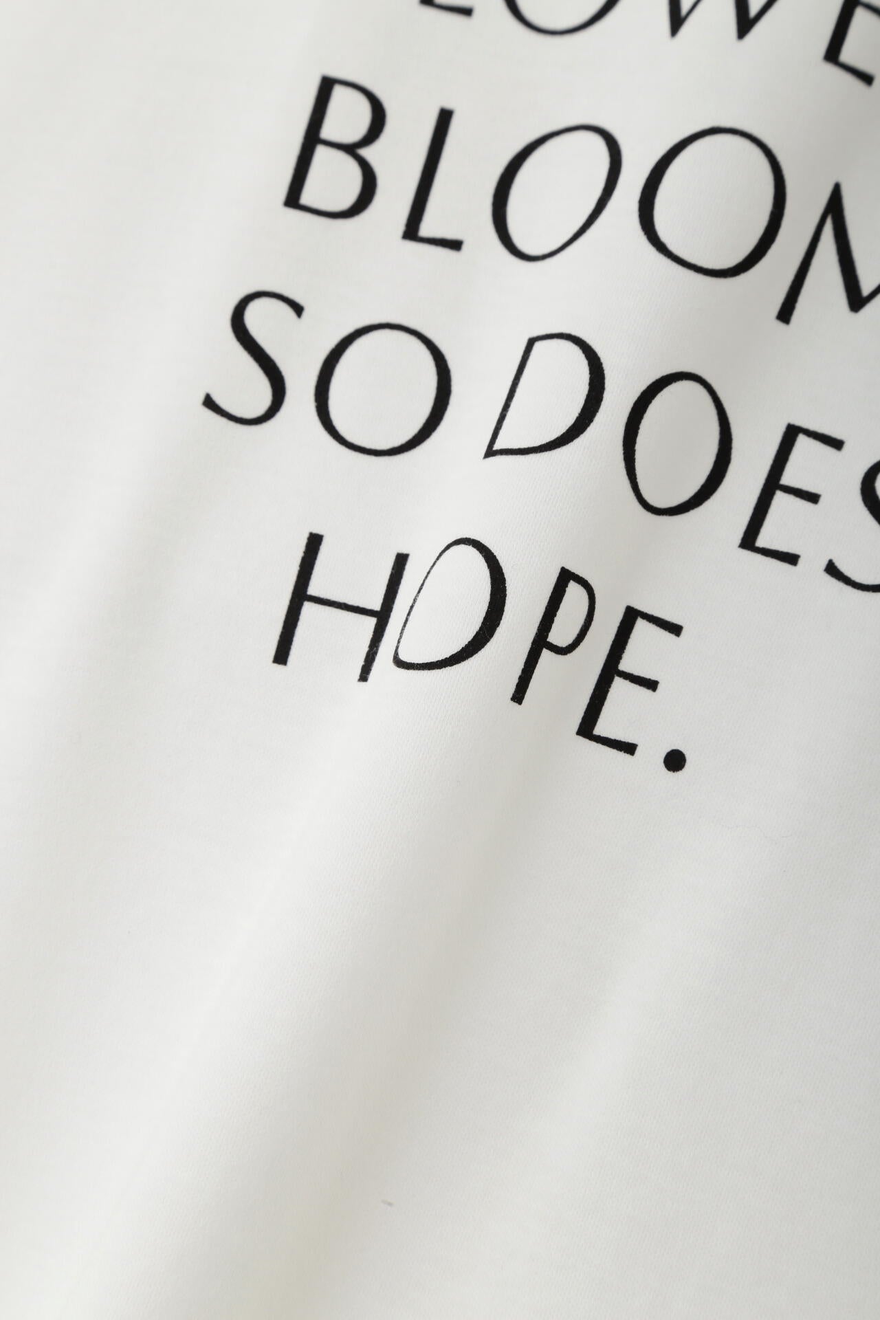 Where flowers bloom Tシャツ