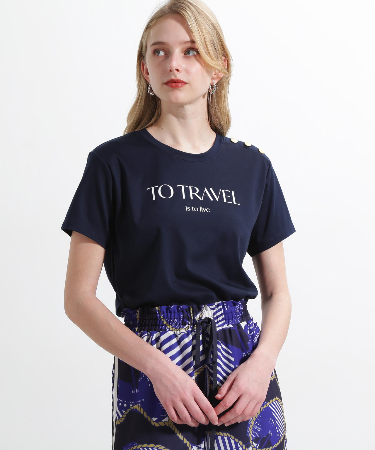 “TO TRAVEL” ロゴTシャツ