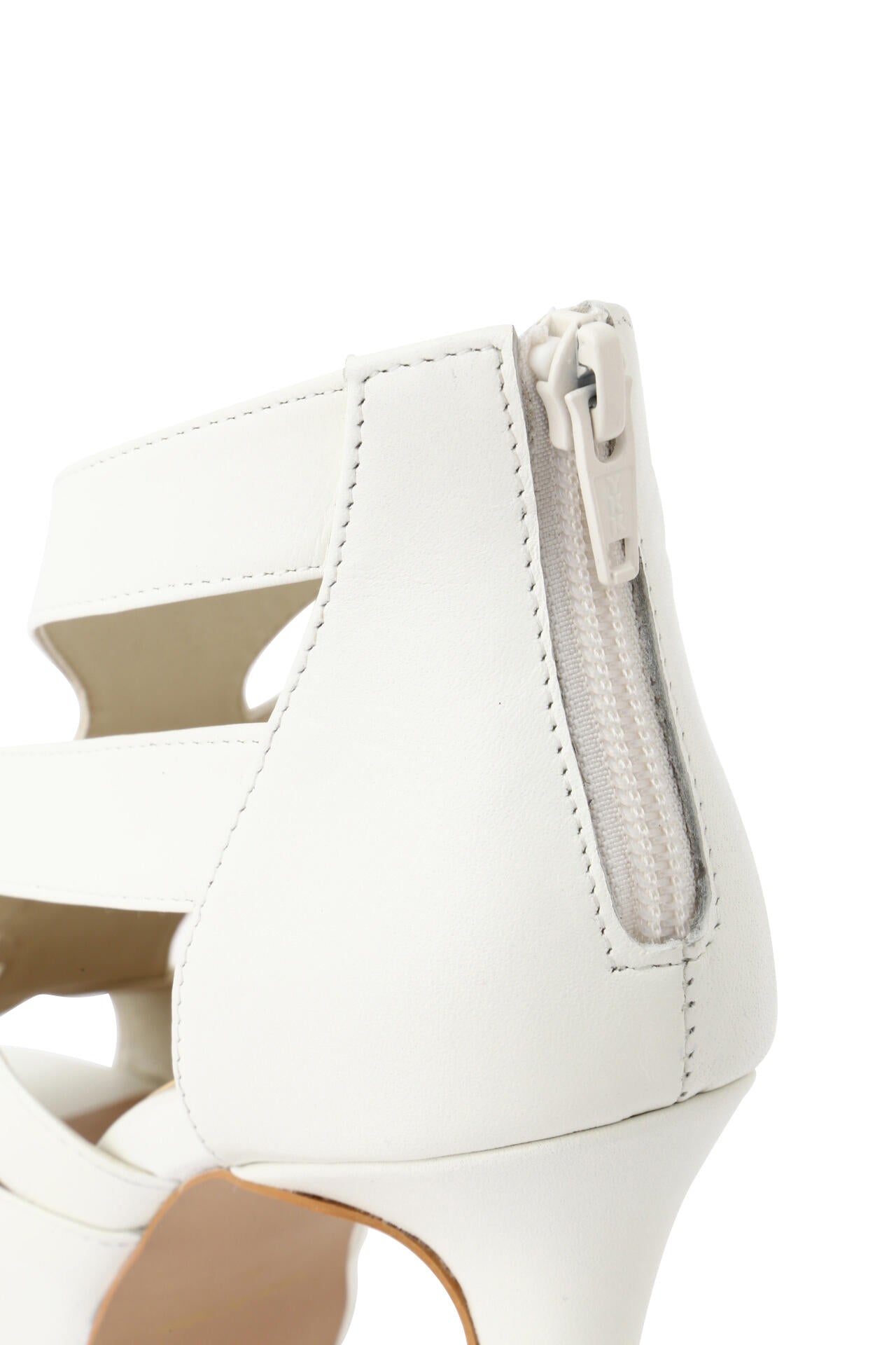 カットアウトブーティ