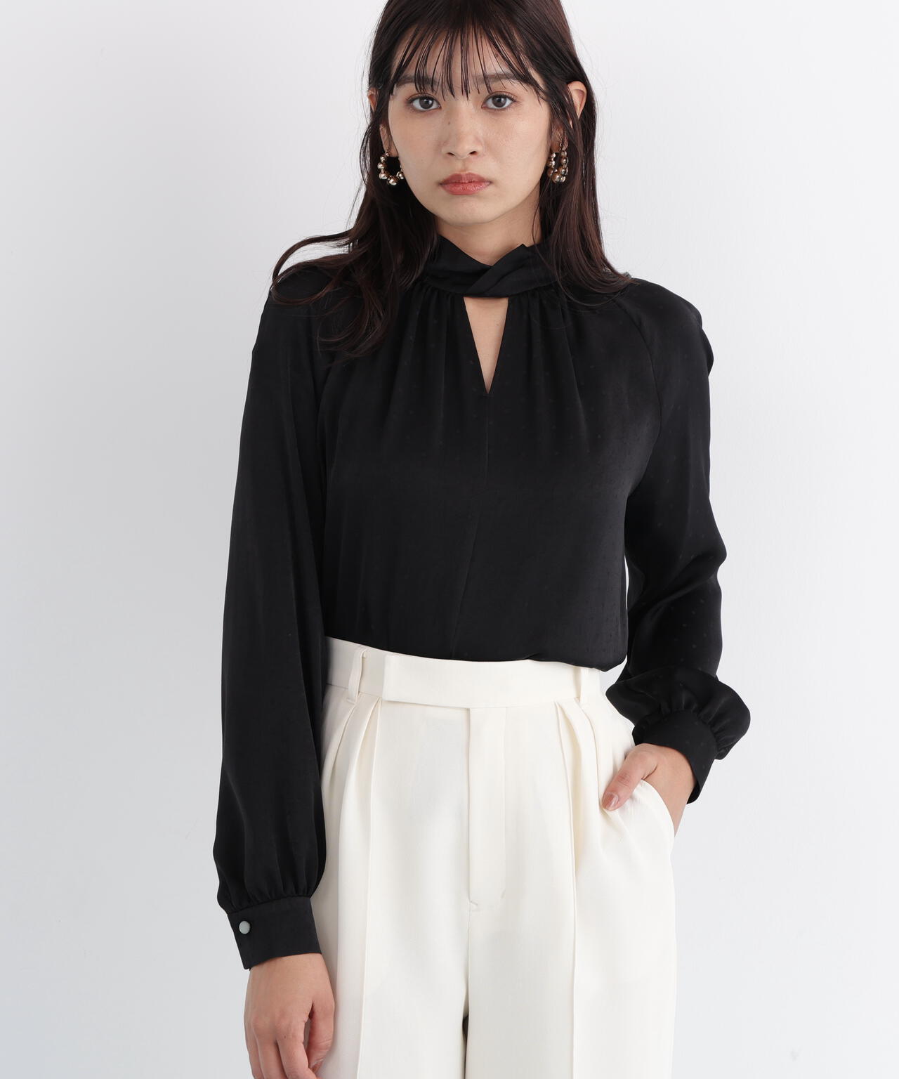 ギャザーネックドットジャガードブラウス