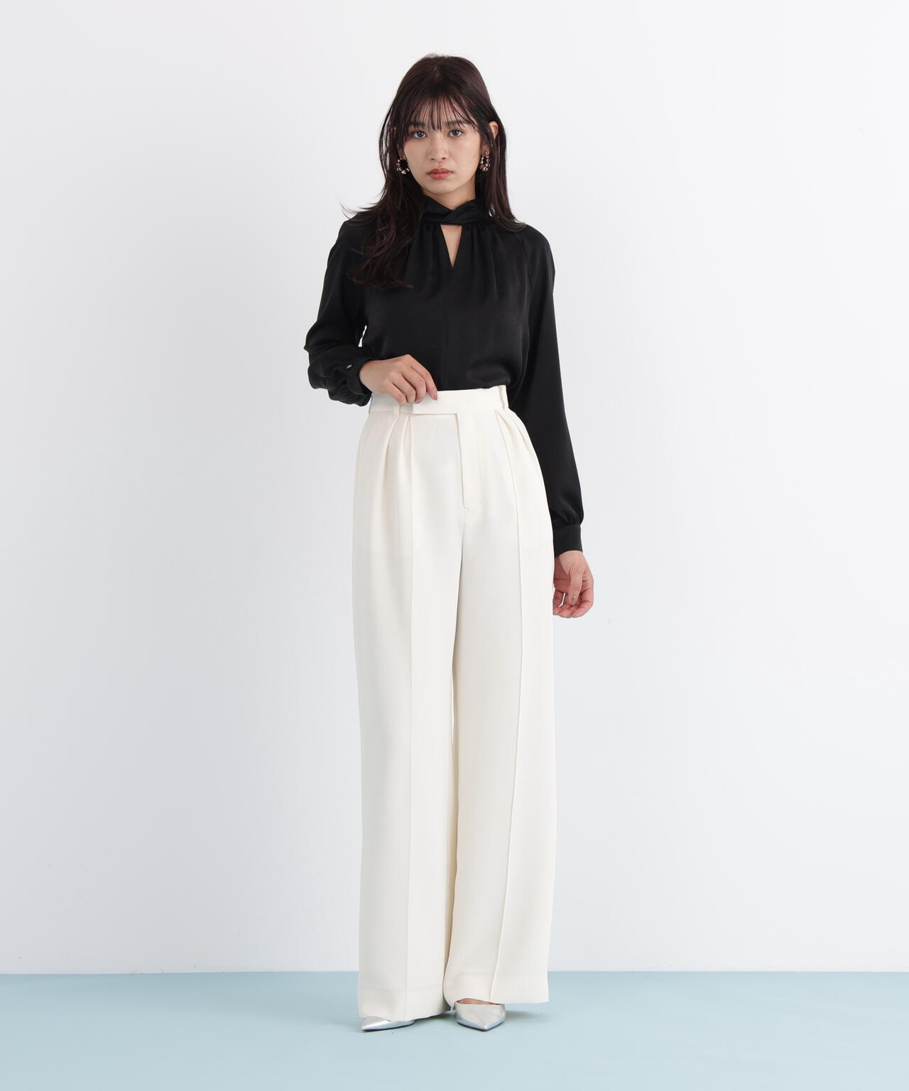 ギャザーネックドットジャガードブラウス