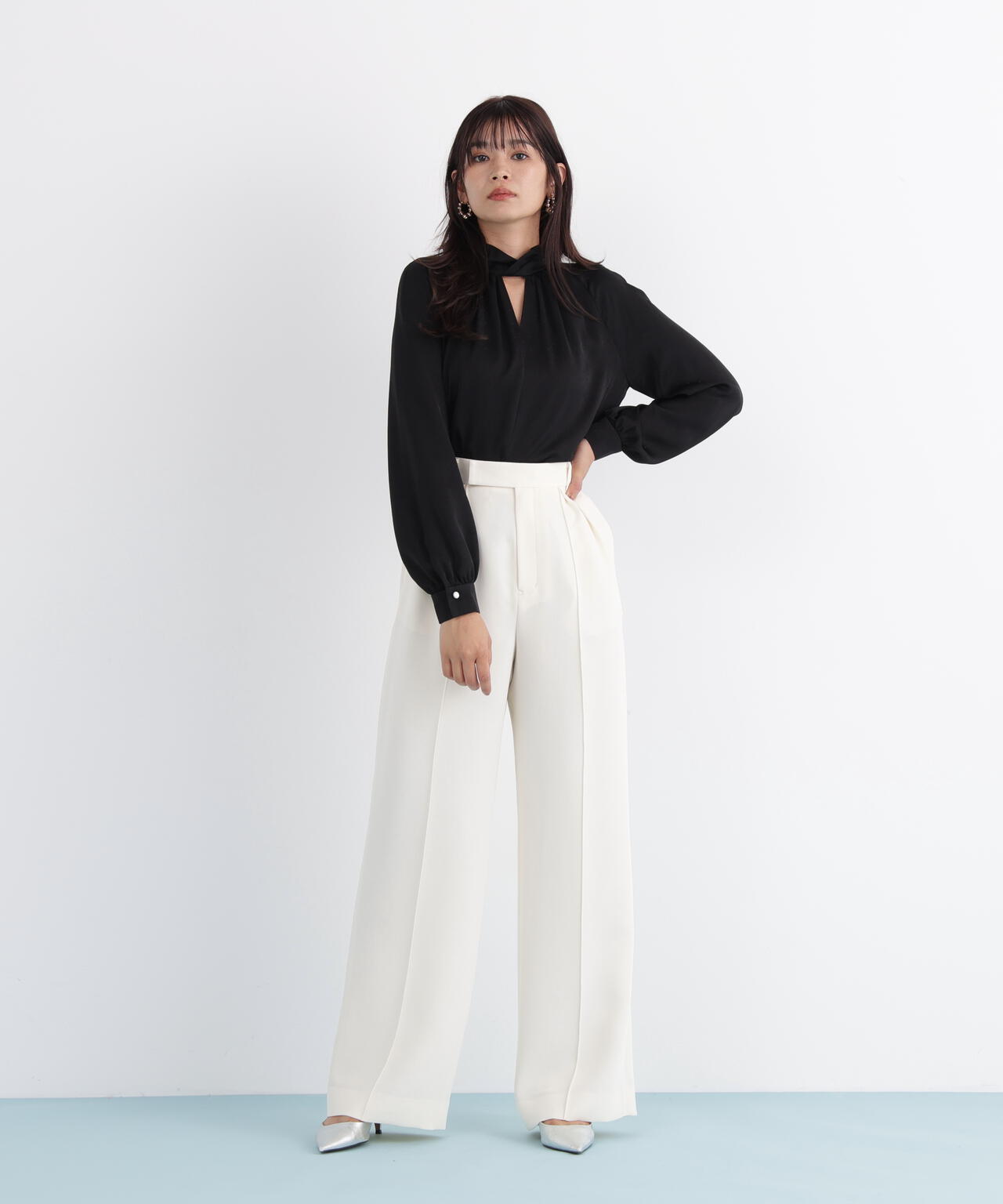 ギャザーネックドットジャガードブラウス