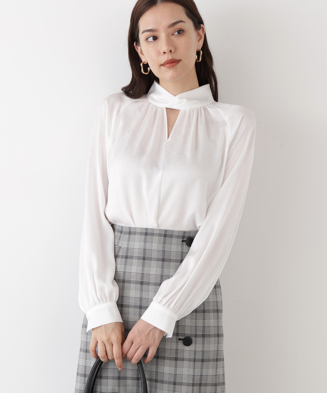 ギャザーネックドットジャガードブラウス