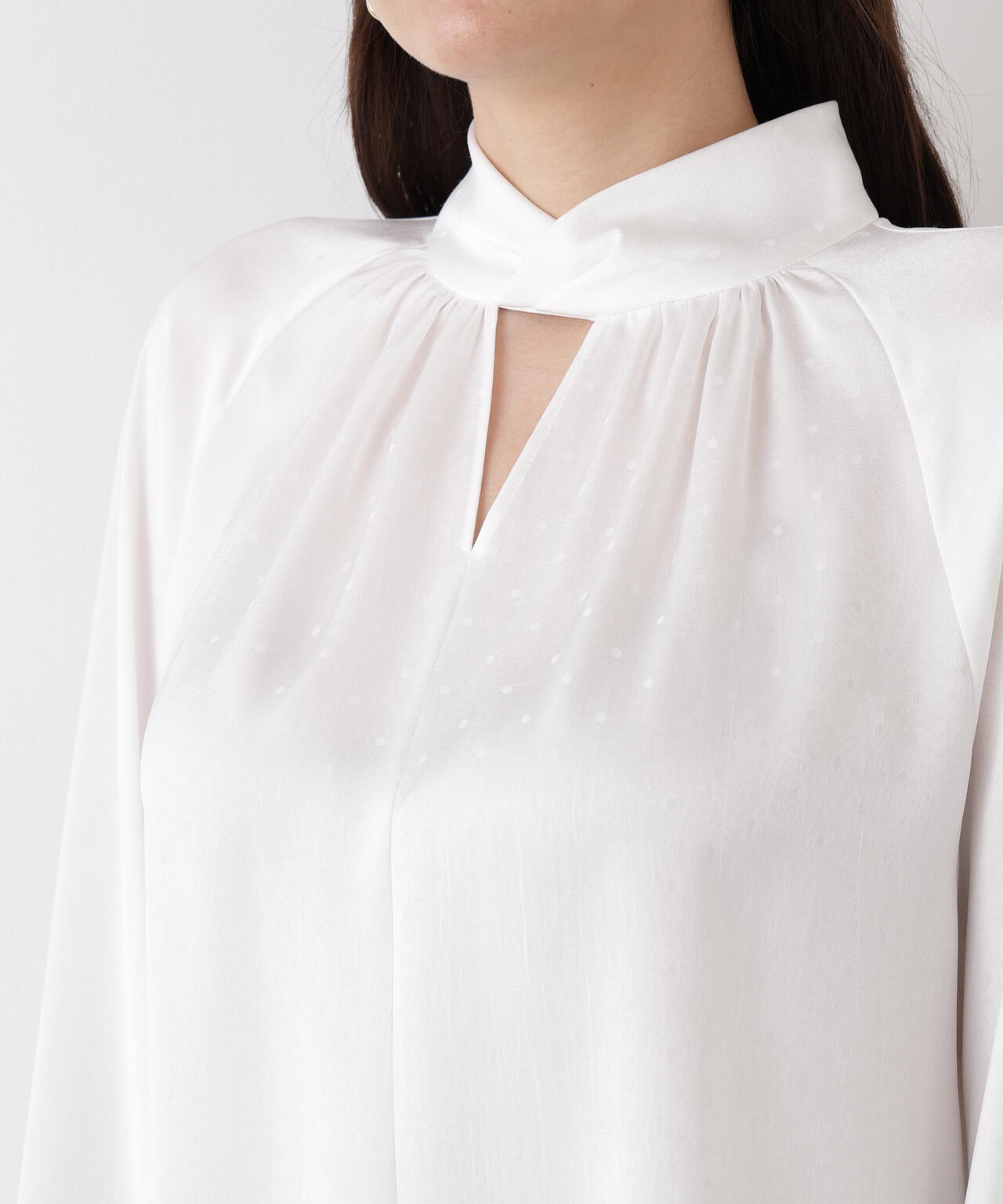 ギャザーネックドットジャガードブラウス