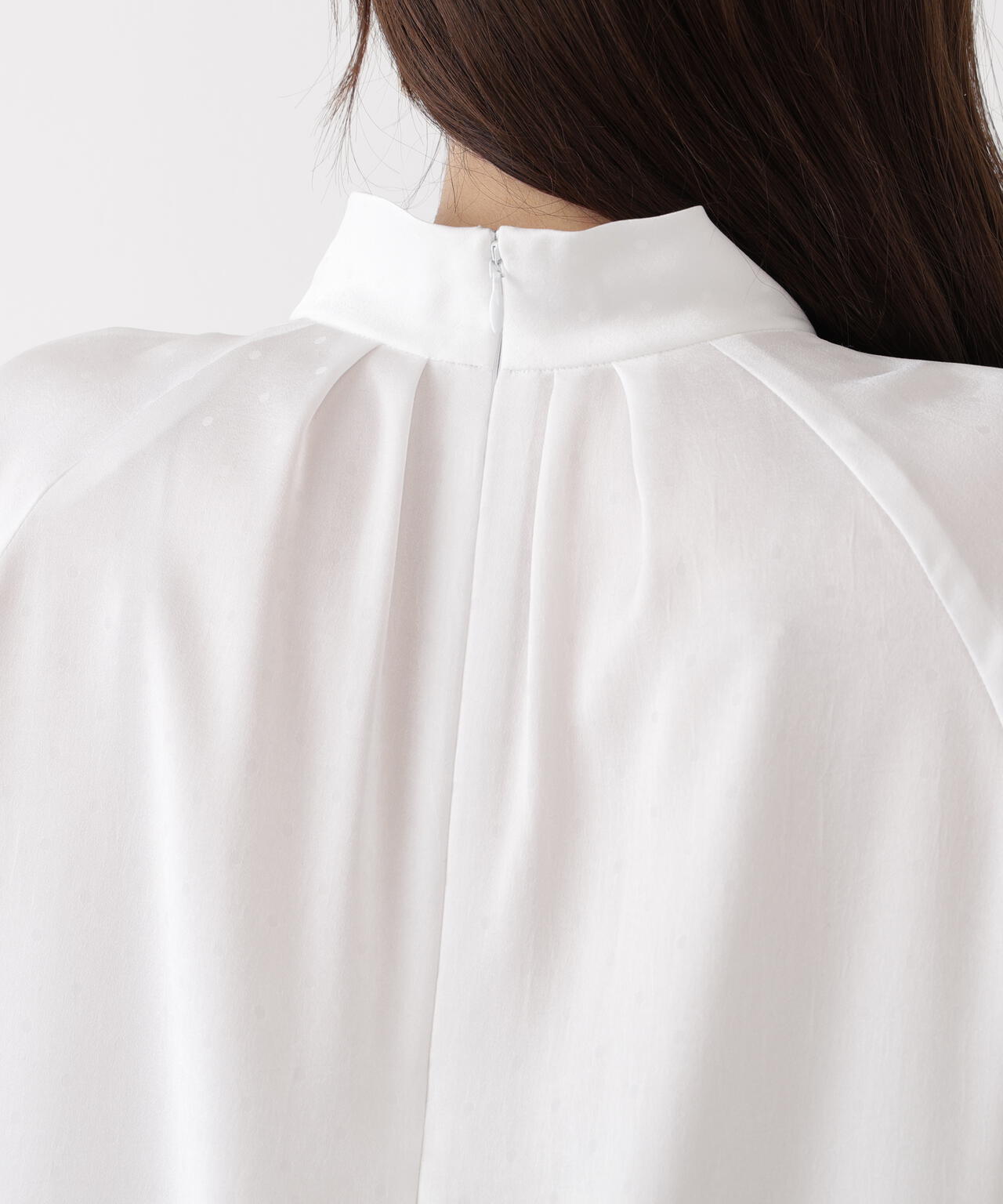 ギャザーネックドットジャガードブラウス