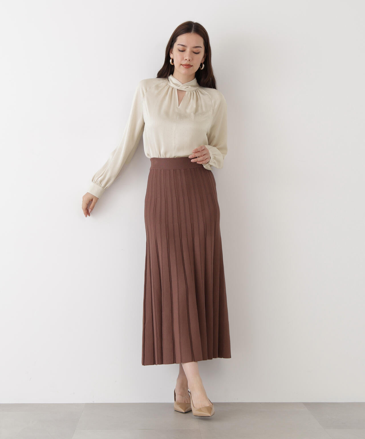 ギャザーネックドットジャガードブラウス