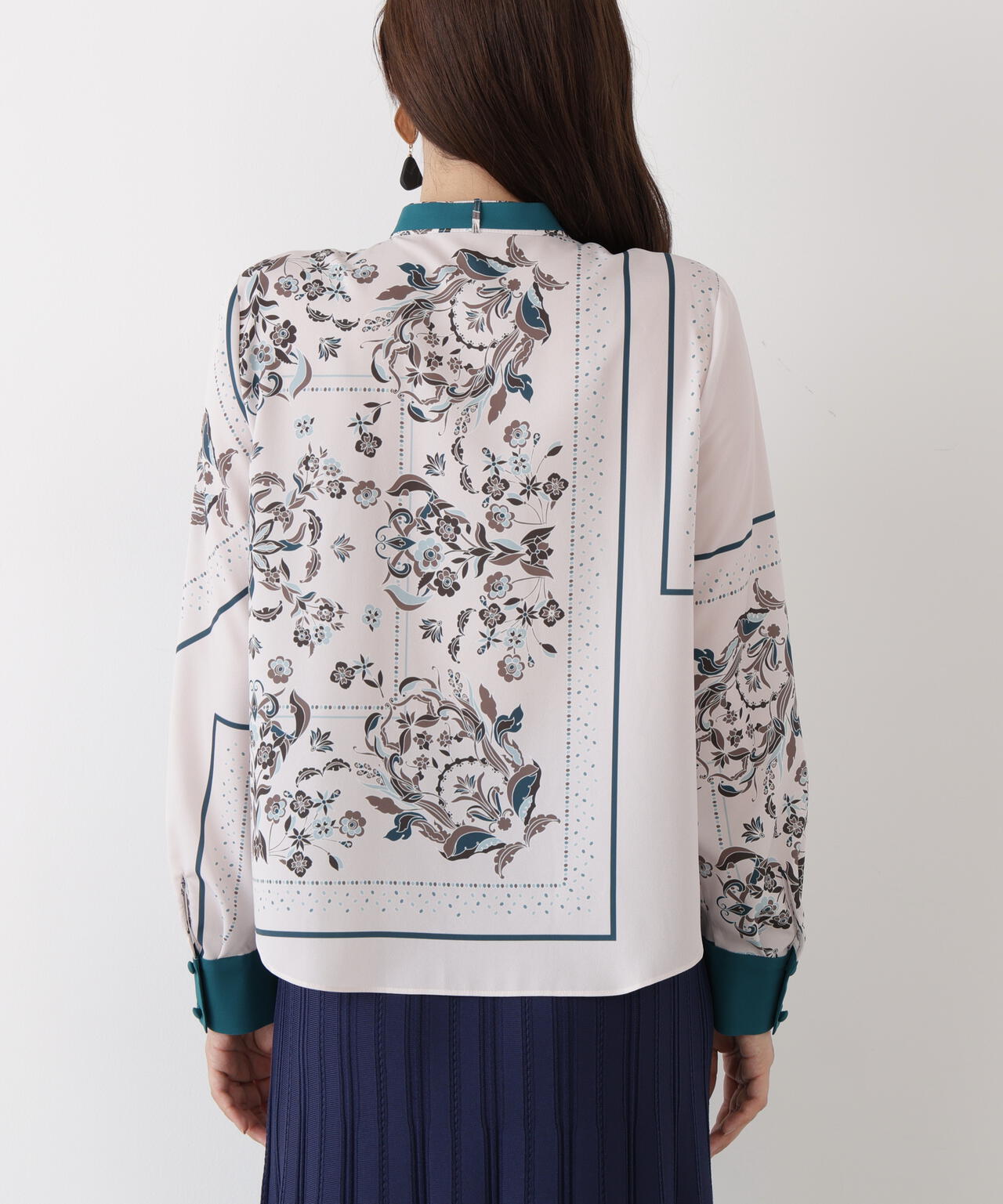 フローラルスカーフプリントブラウス