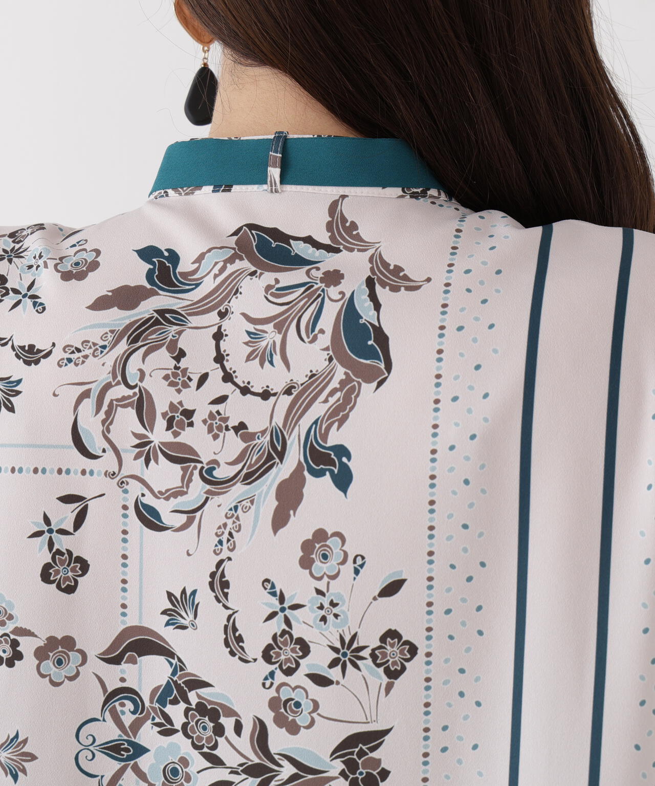 フローラルスカーフプリントブラウス