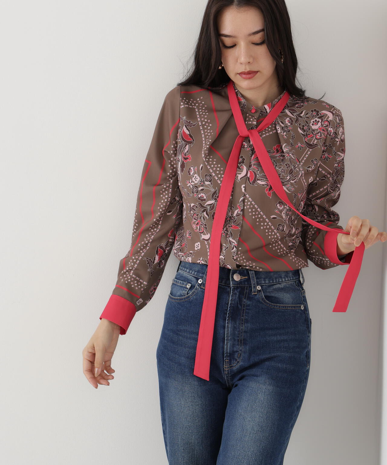 フローラルスカーフプリントブラウス