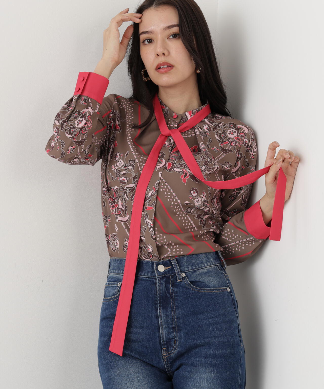 フローラルスカーフプリントブラウス