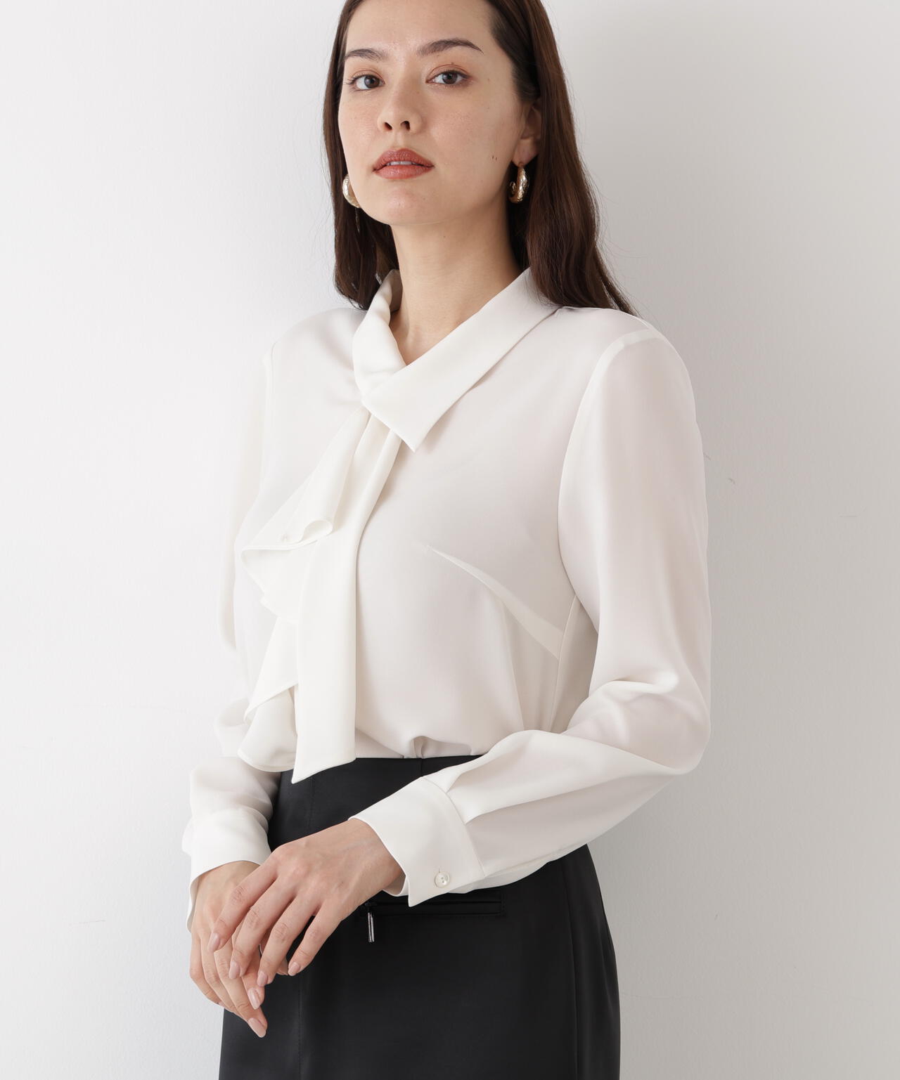 ラッフルボウタイブラウス