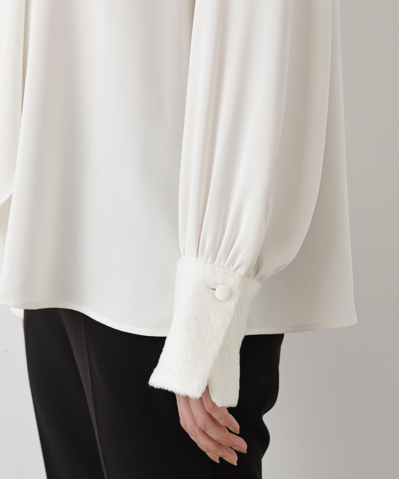 ジャギーカフスリボンブラウス