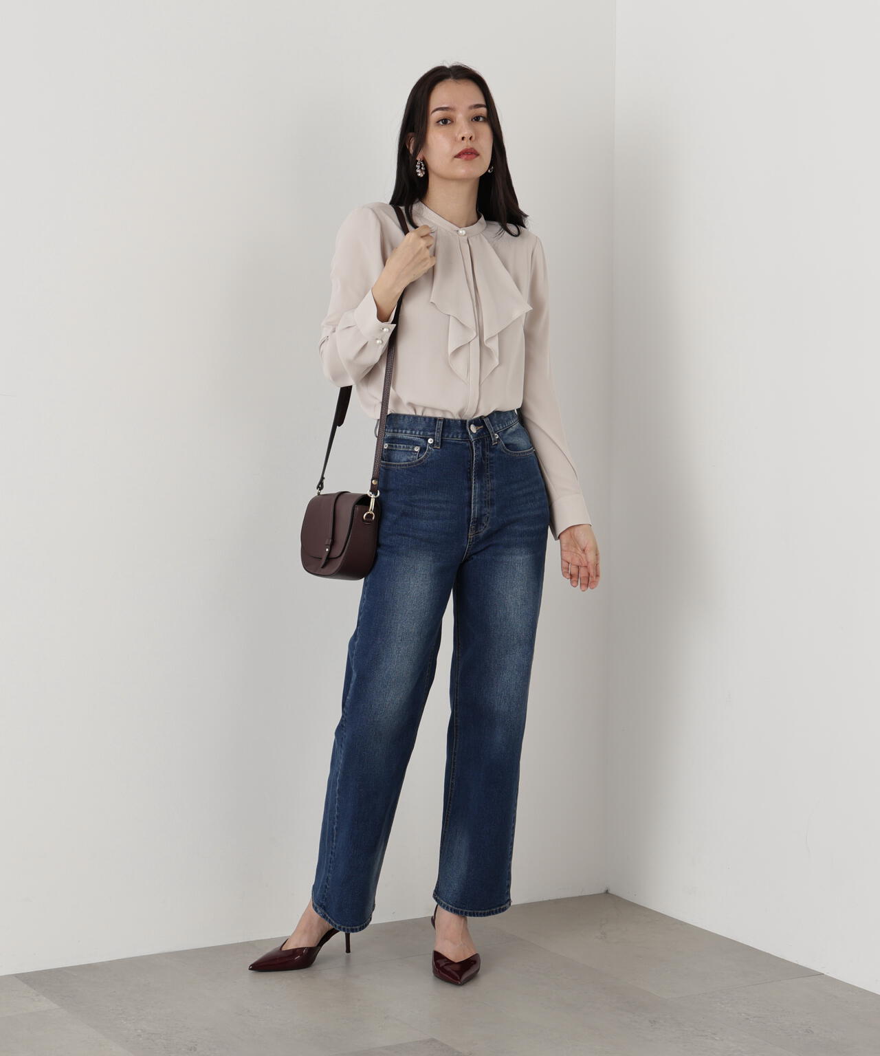 フロントラッフルパール釦ブラウス