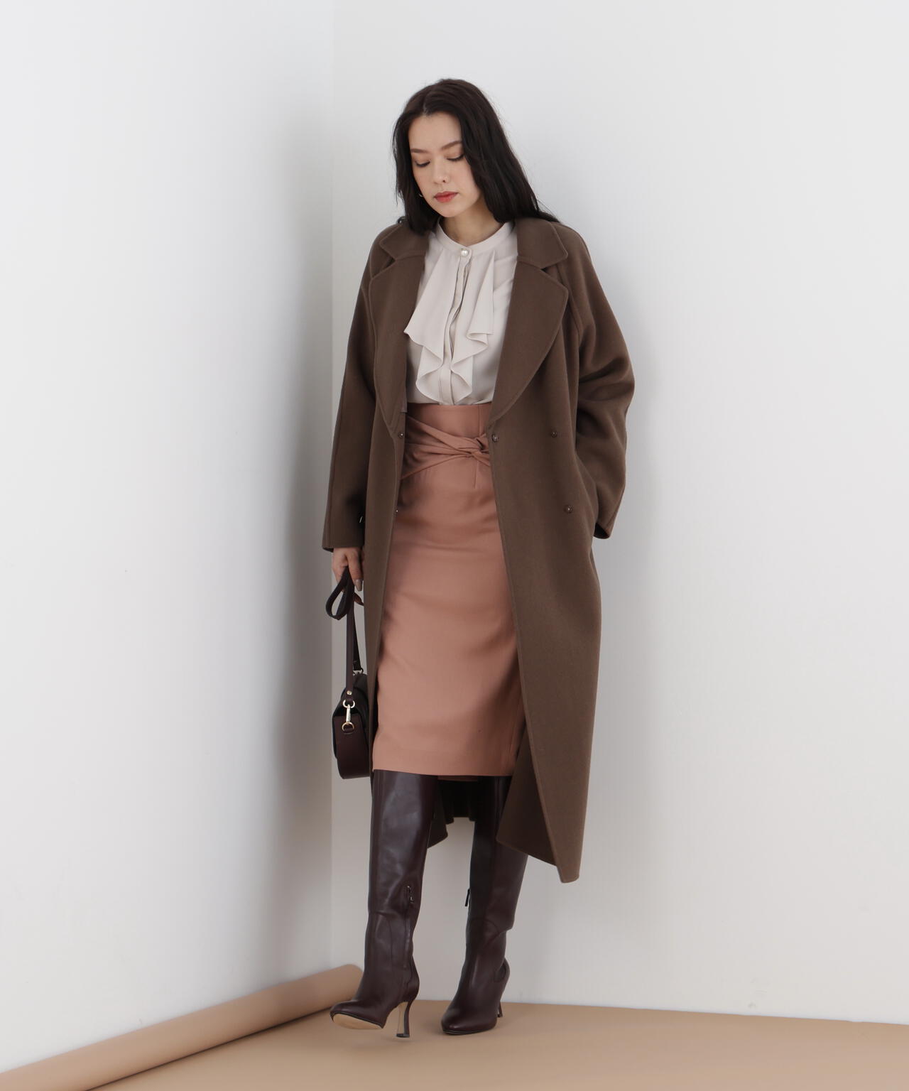 フロントラッフルパール釦ブラウス