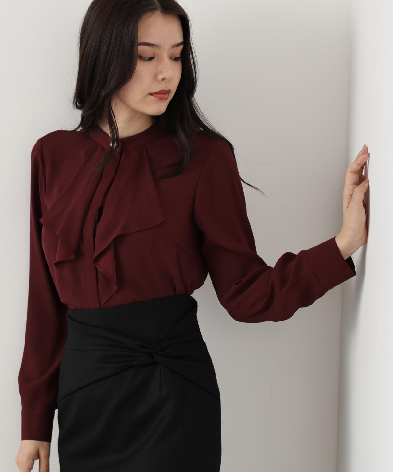 フロントラッフルパール釦ブラウス