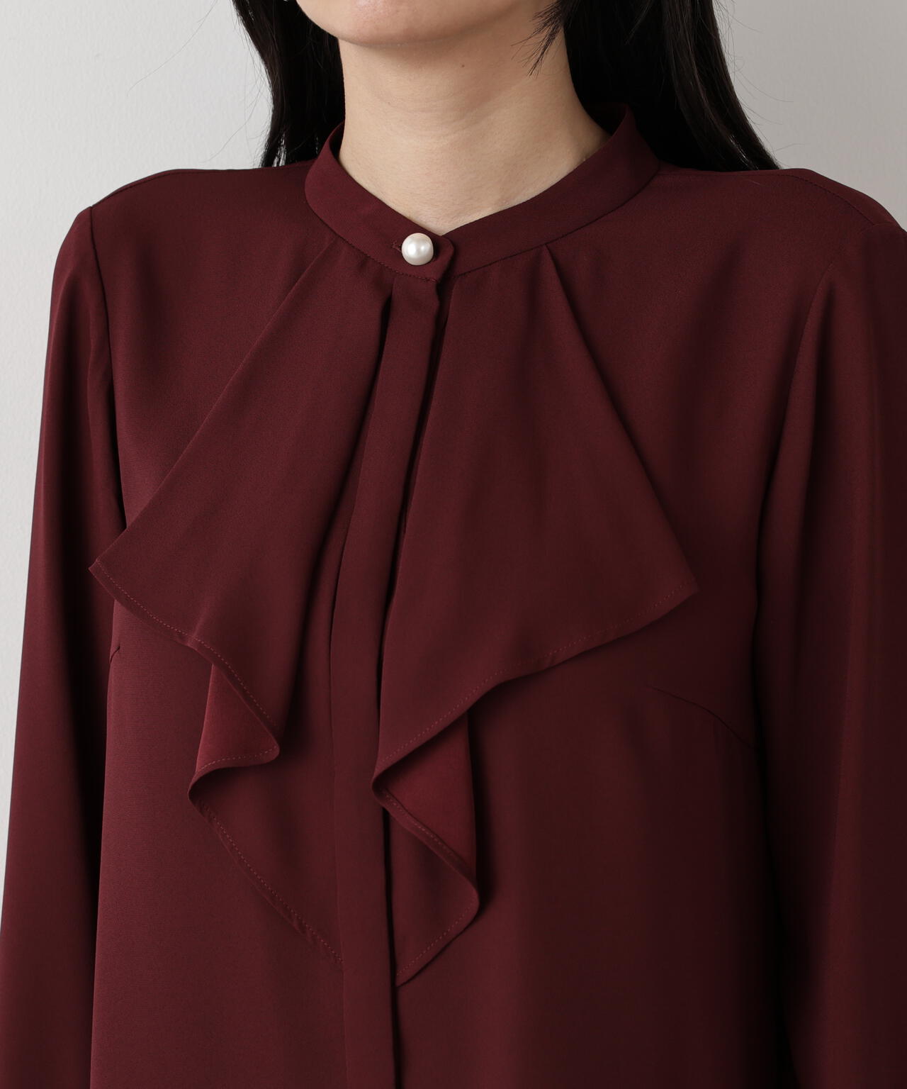 フロントラッフルパール釦ブラウス