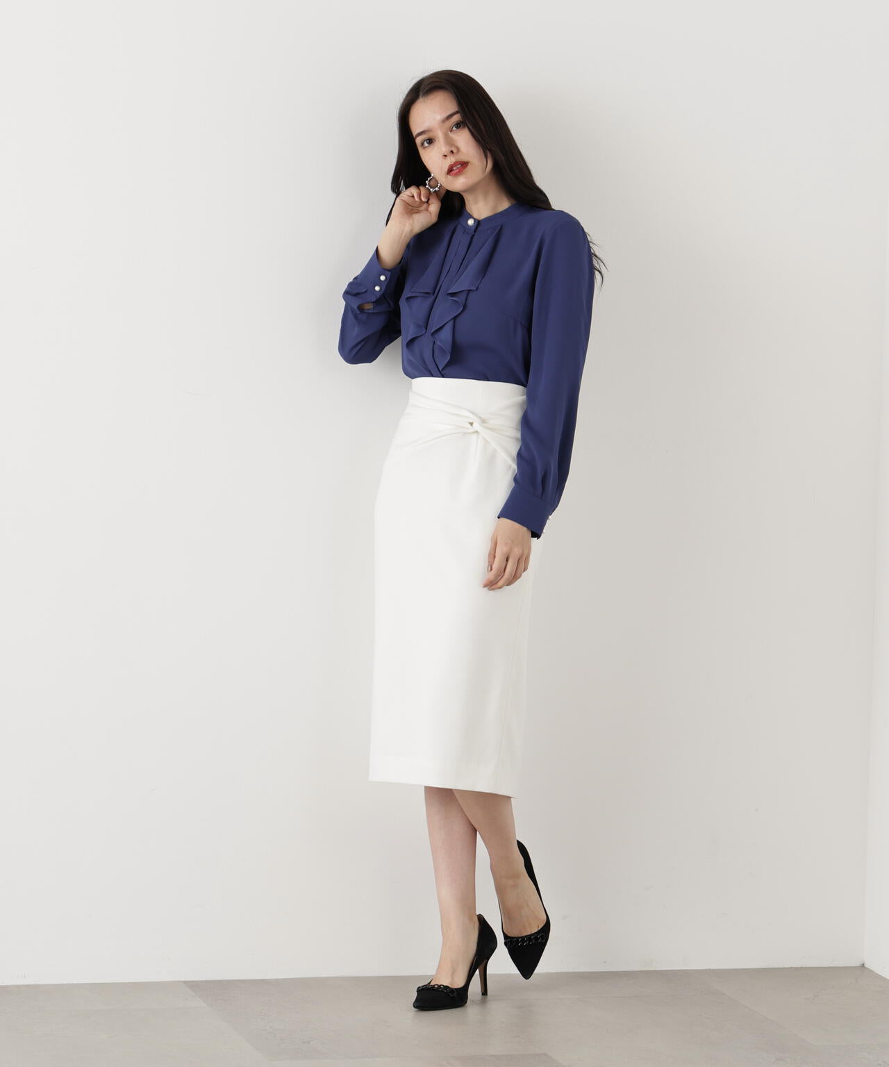 フロントラッフルパール釦ブラウス