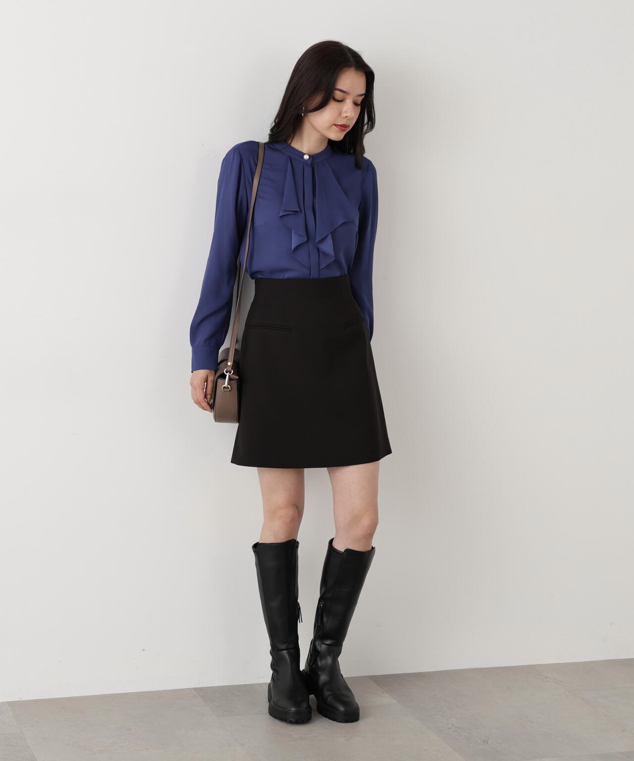 フロントラッフルパール釦ブラウス