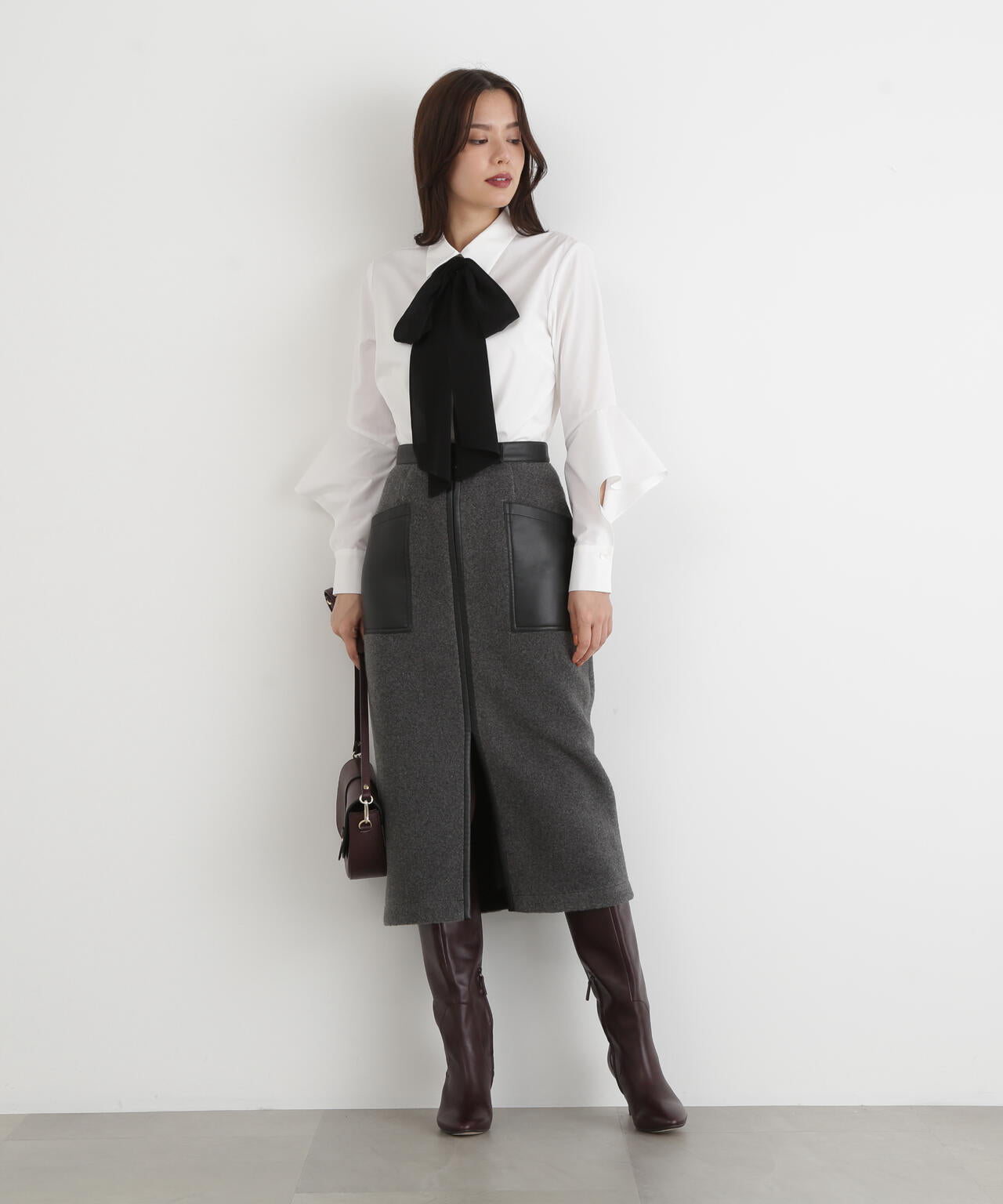 ラッフルスリーブリボンブラウス