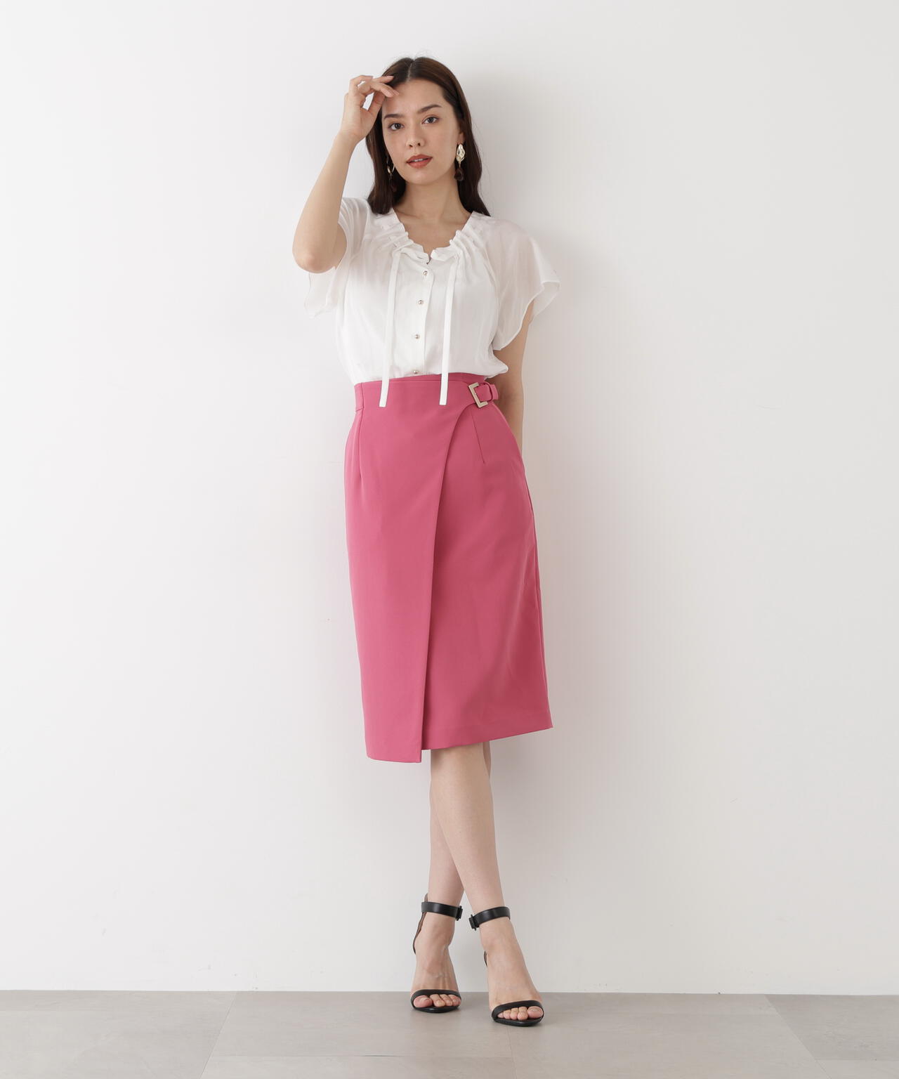 ギャザーネックブラウス