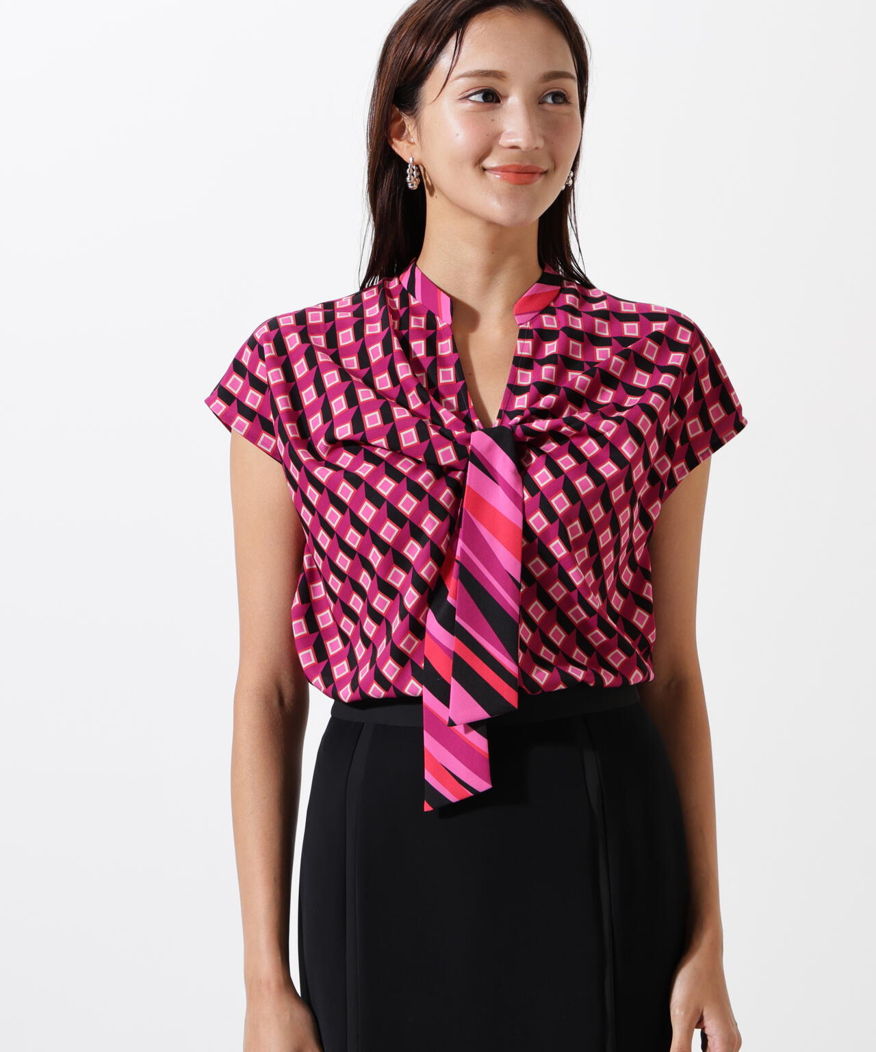 ジオメトリックプリントクロスリボンブラウス