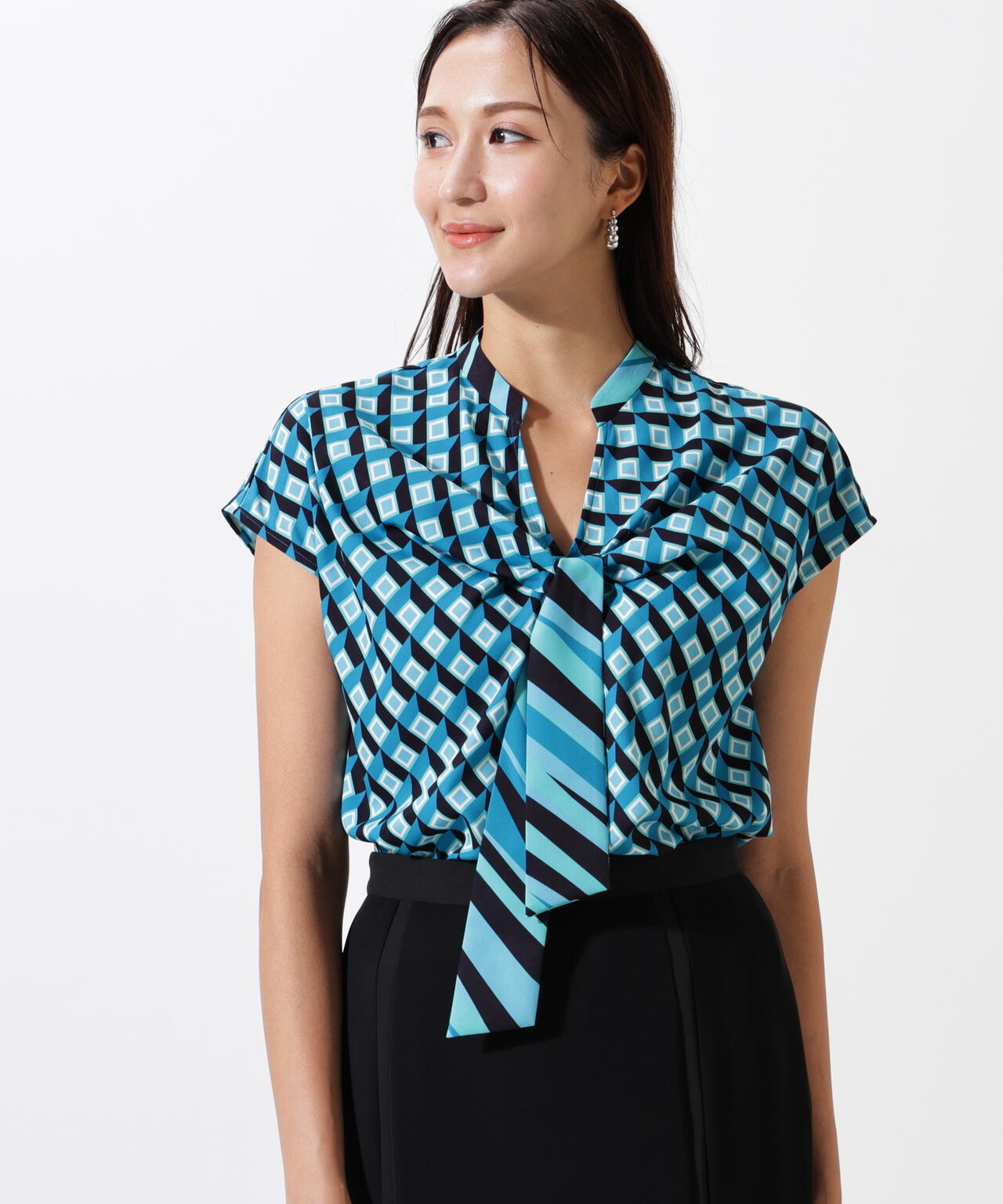 ジオメトリックプリントクロスリボンブラウス