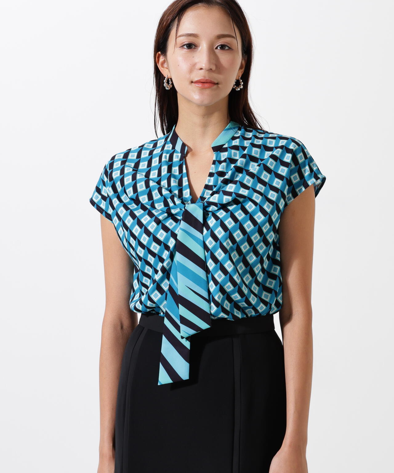 ジオメトリックプリントクロスリボンブラウス
