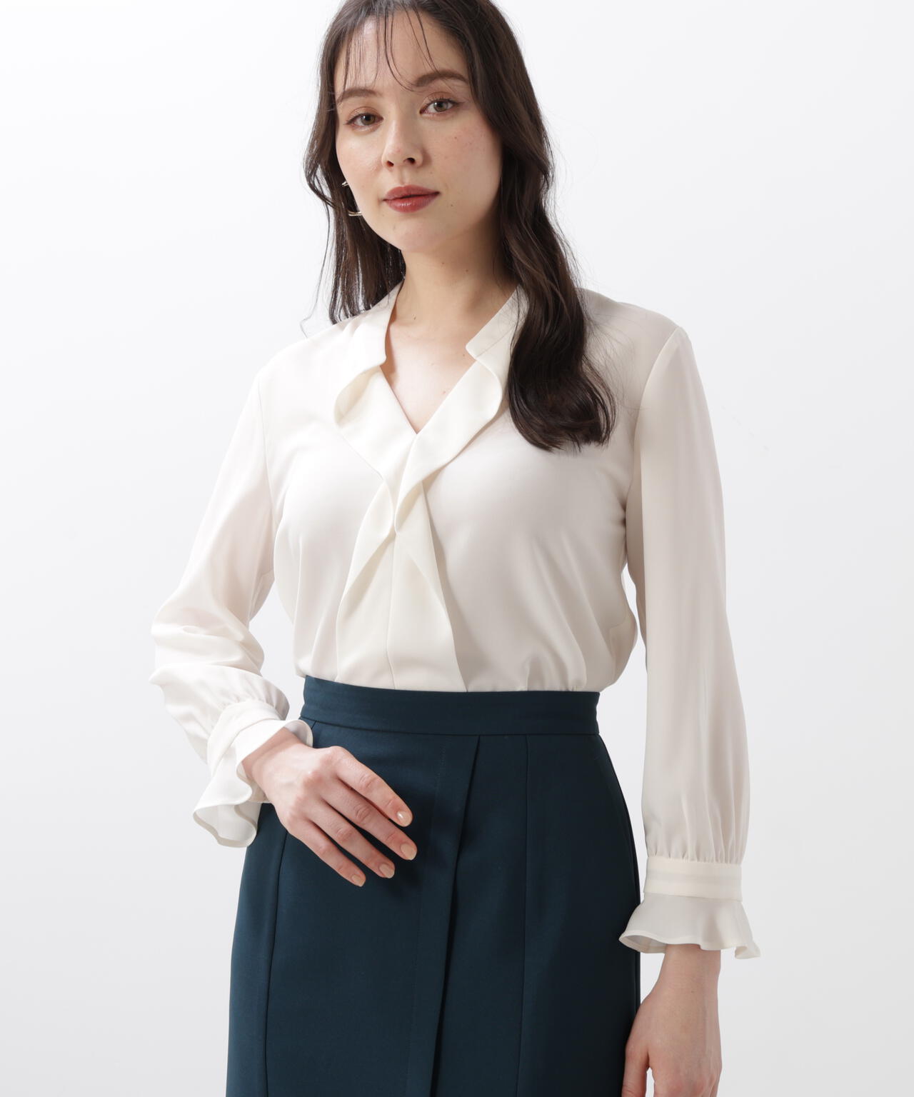 バンドカラーラッフルブラウス