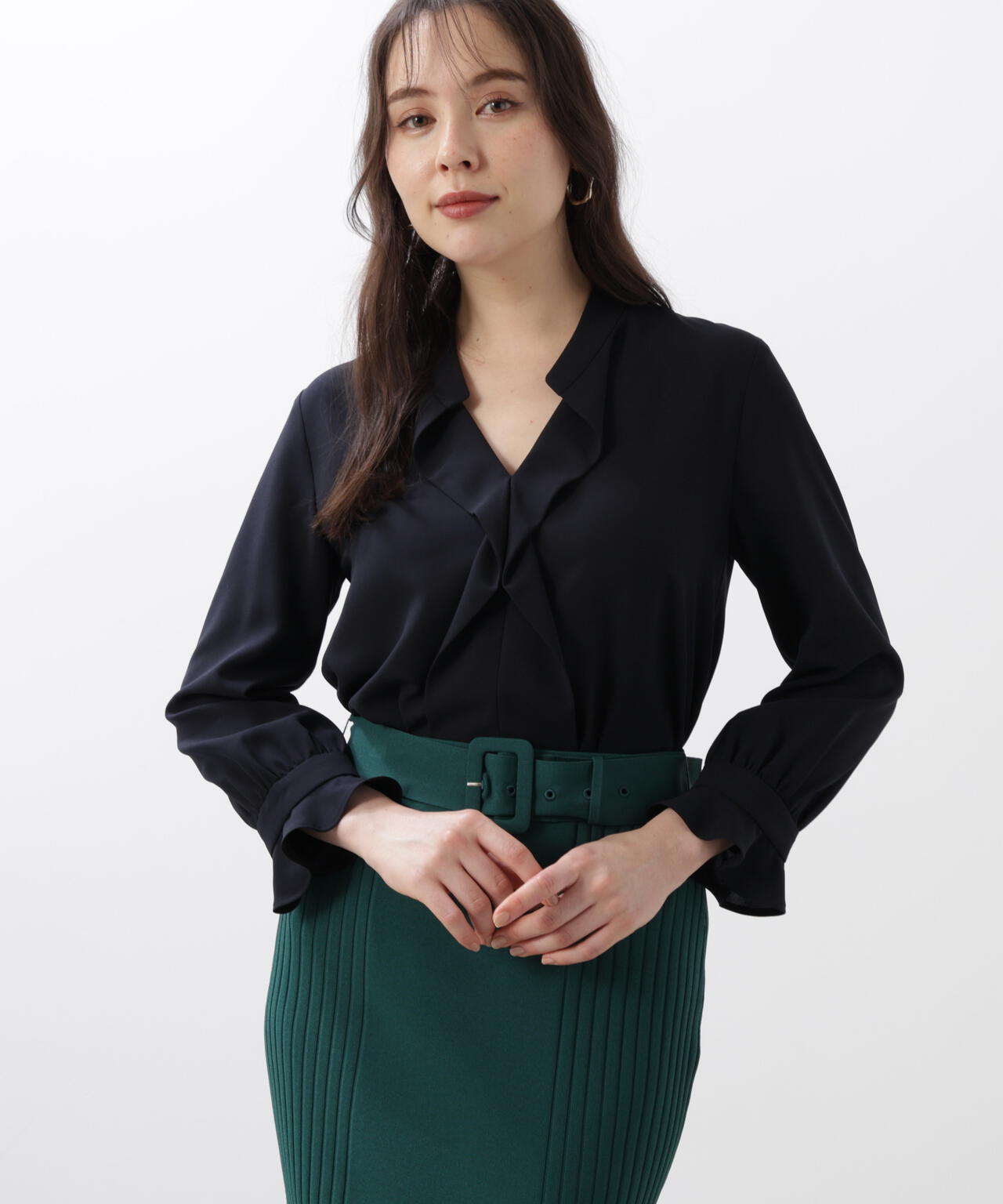 バンドカラーラッフルブラウス