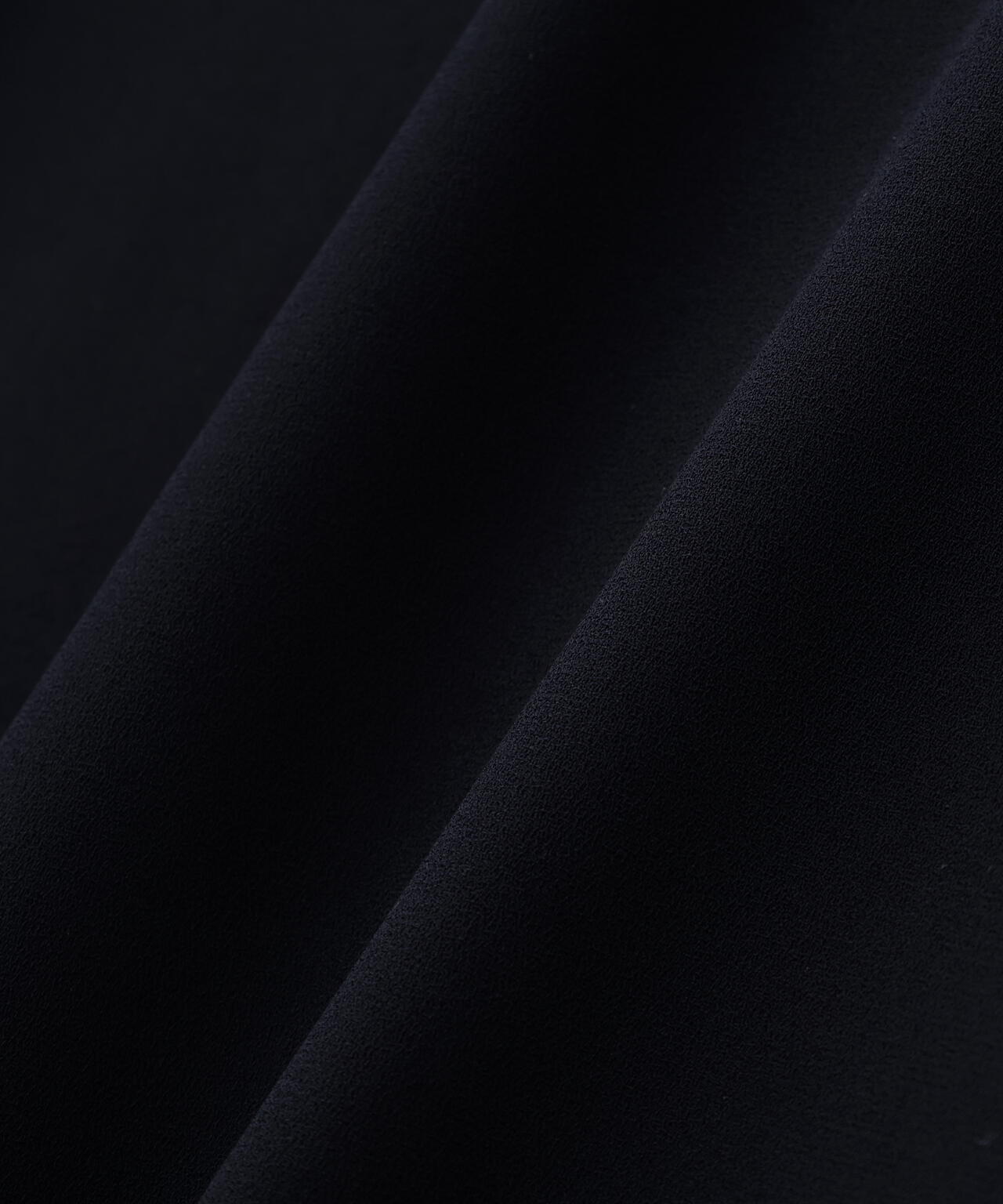 バンドカラーラッフルブラウス