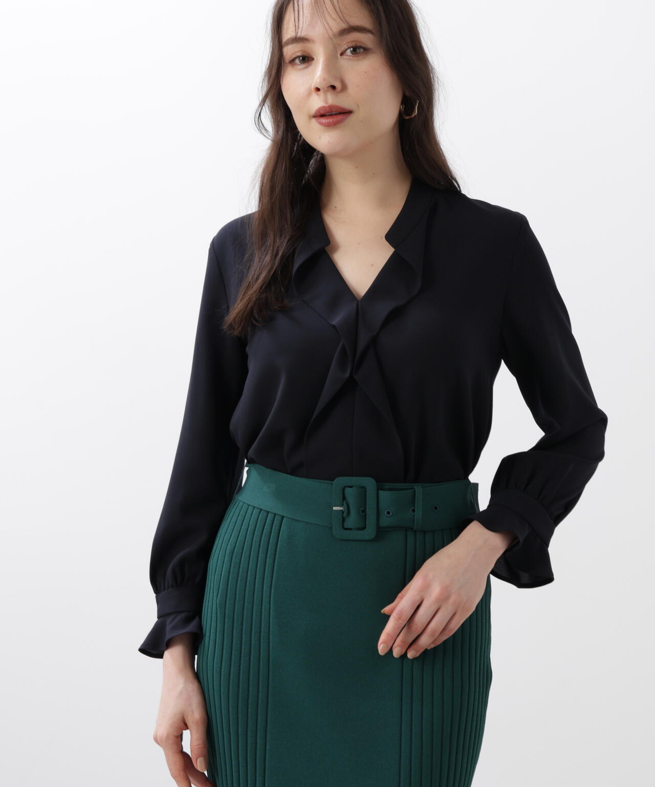 バンドカラーラッフルブラウス