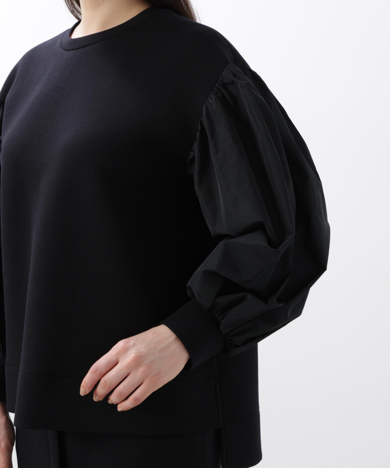 タフタスリーブダンボールトップス