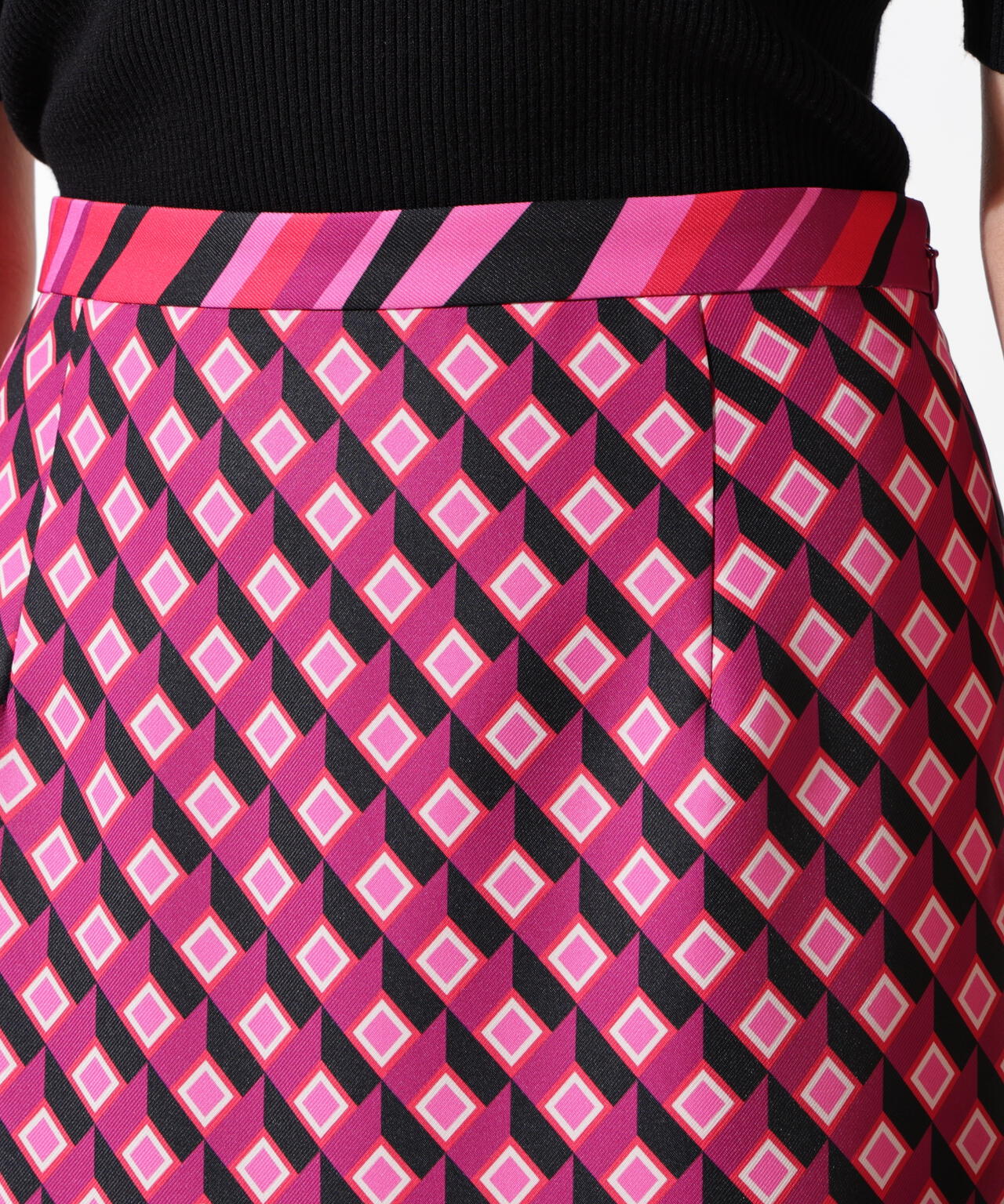 ジオメトリックプリントコンビタイトスカート