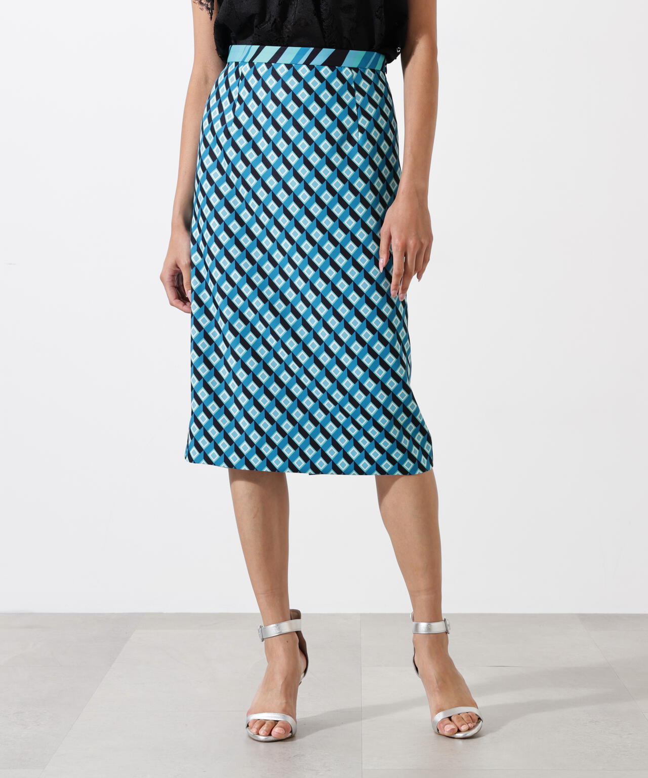 ジオメトリックプリントコンビタイトスカート