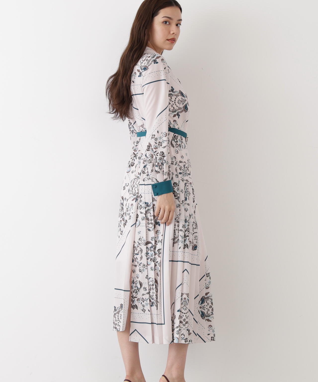 フローラルスカーフプリントワンピース