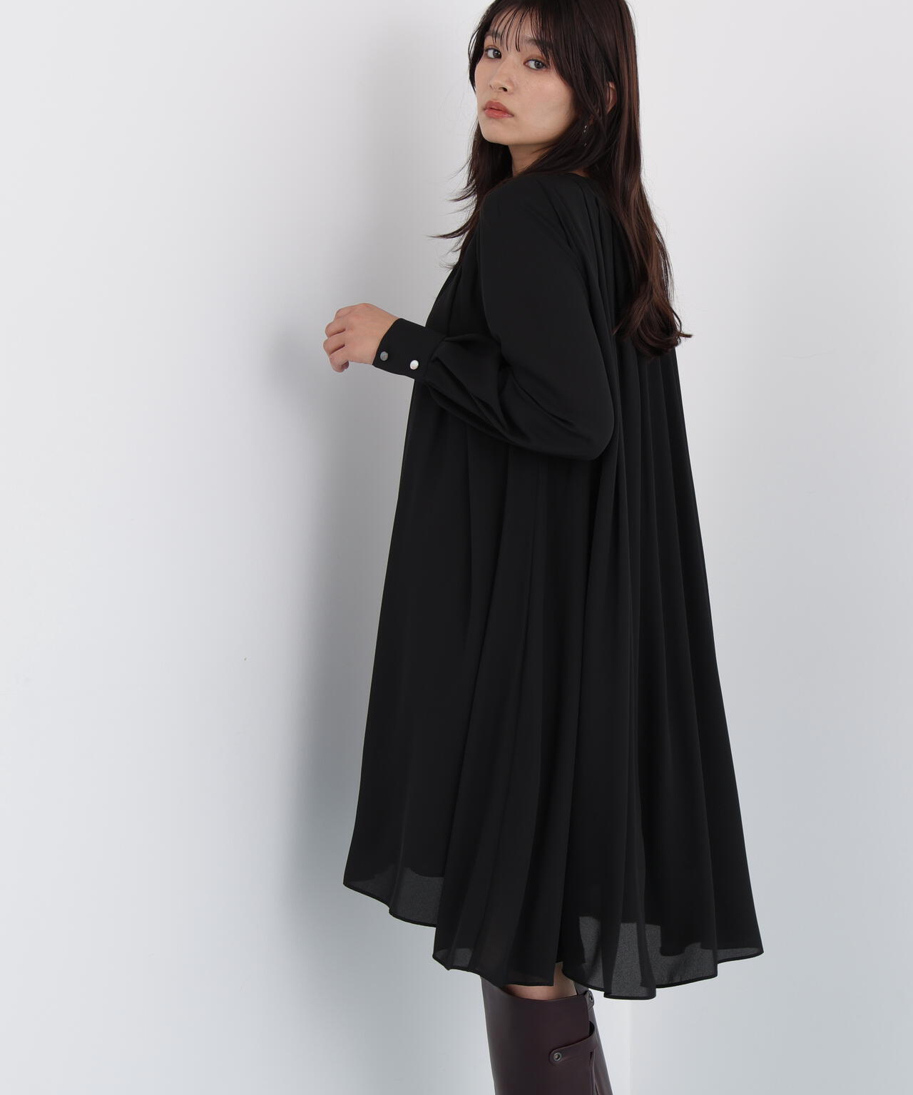 タックフレアジョーゼットワンピース