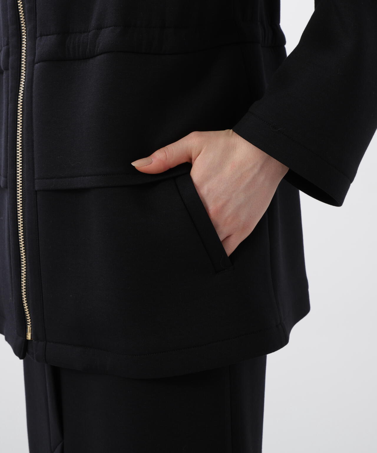 ウエストフレアダンボールフーディー