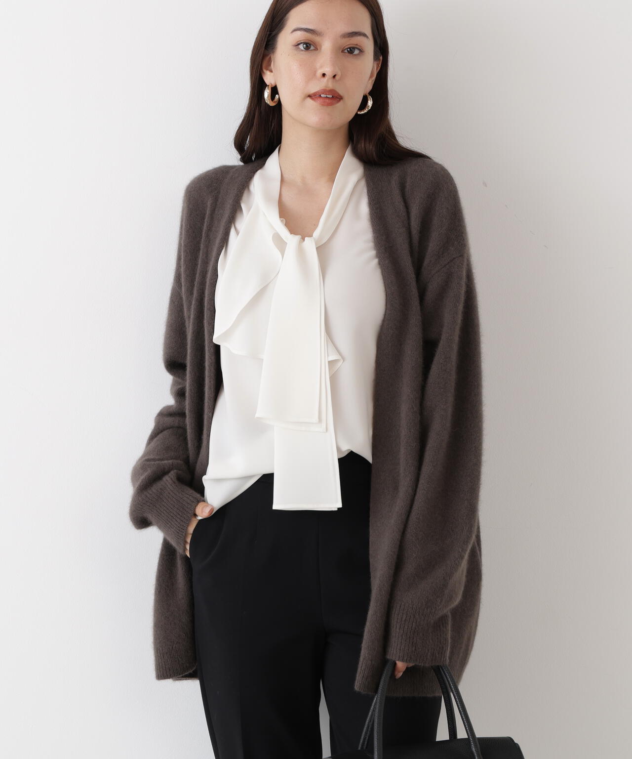 エアリーウールVネックカーディガン