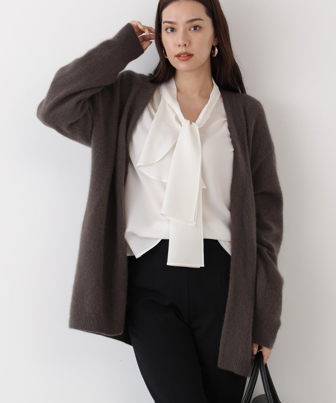 エアリーウールVネックカーディガン