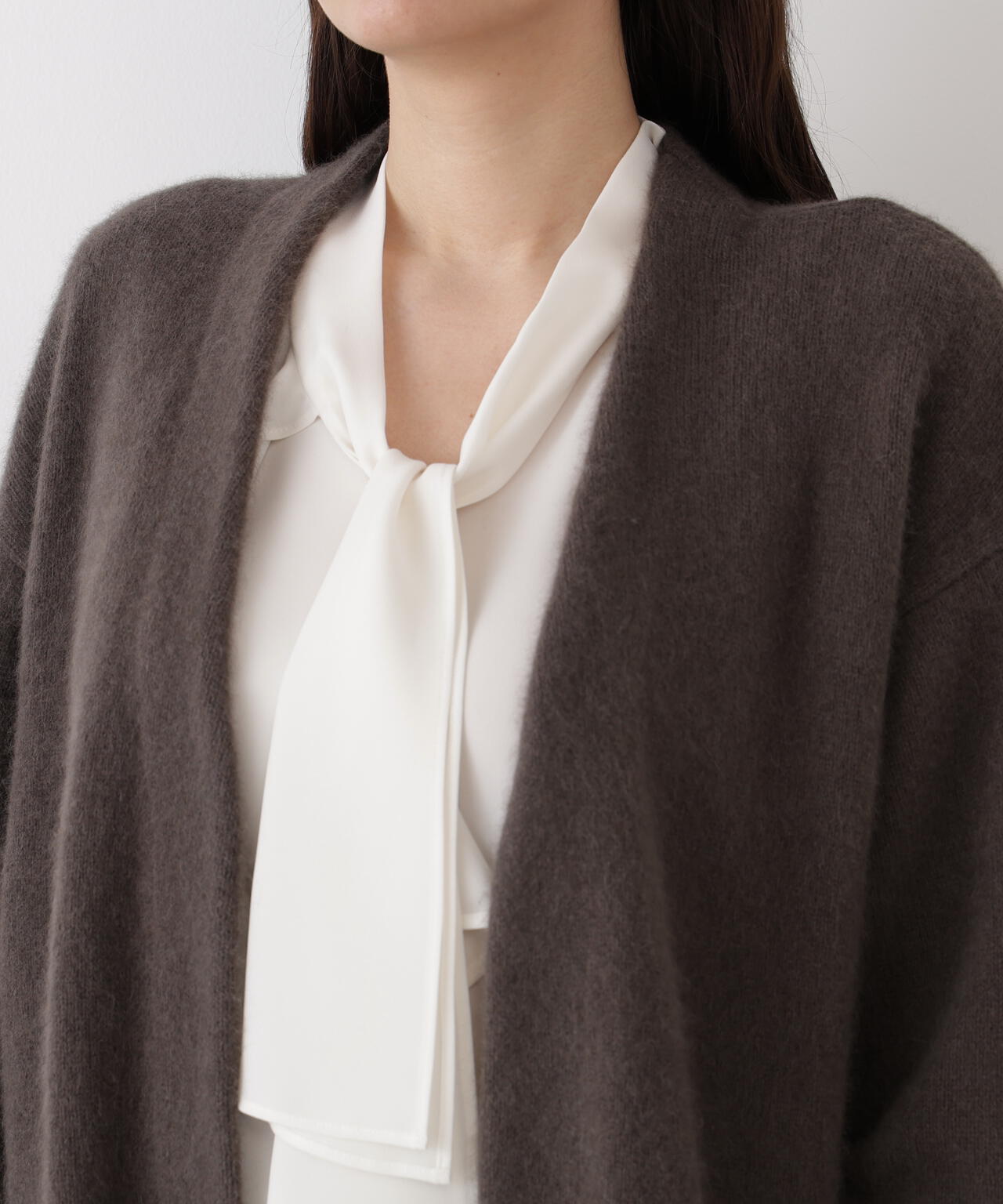 エアリーウールVネックカーディガン