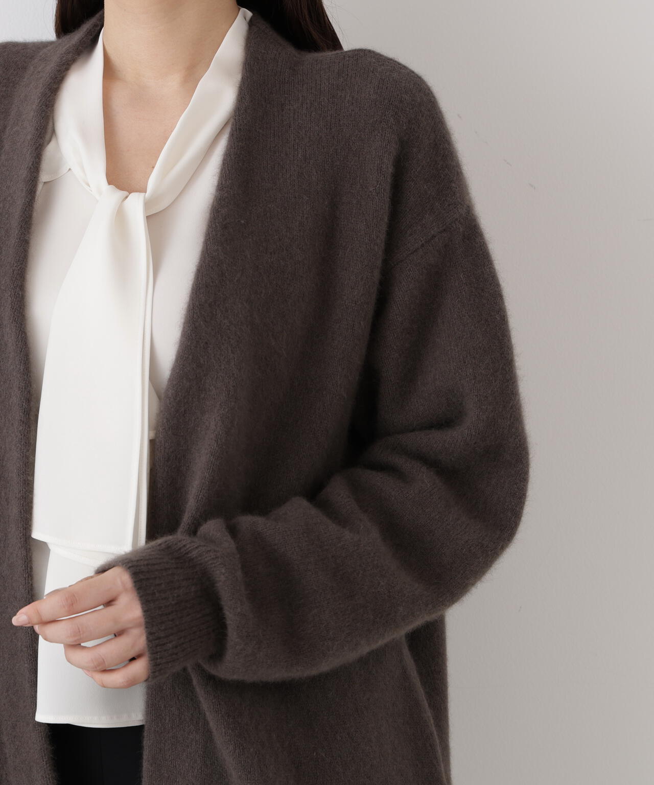 エアリーウールVネックカーディガン